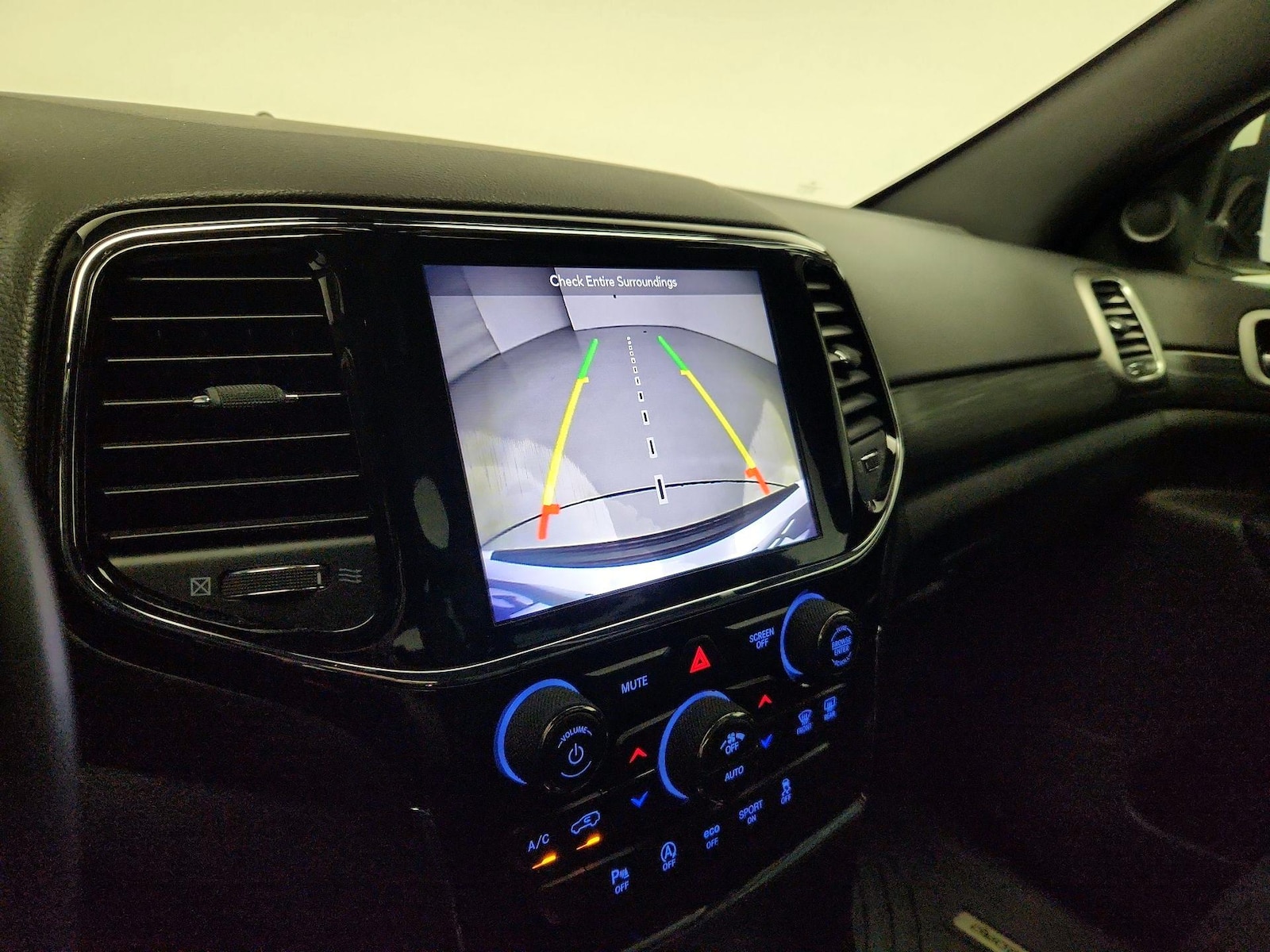 2019 Jeep Grand Cherokee Altitude - Photo 16