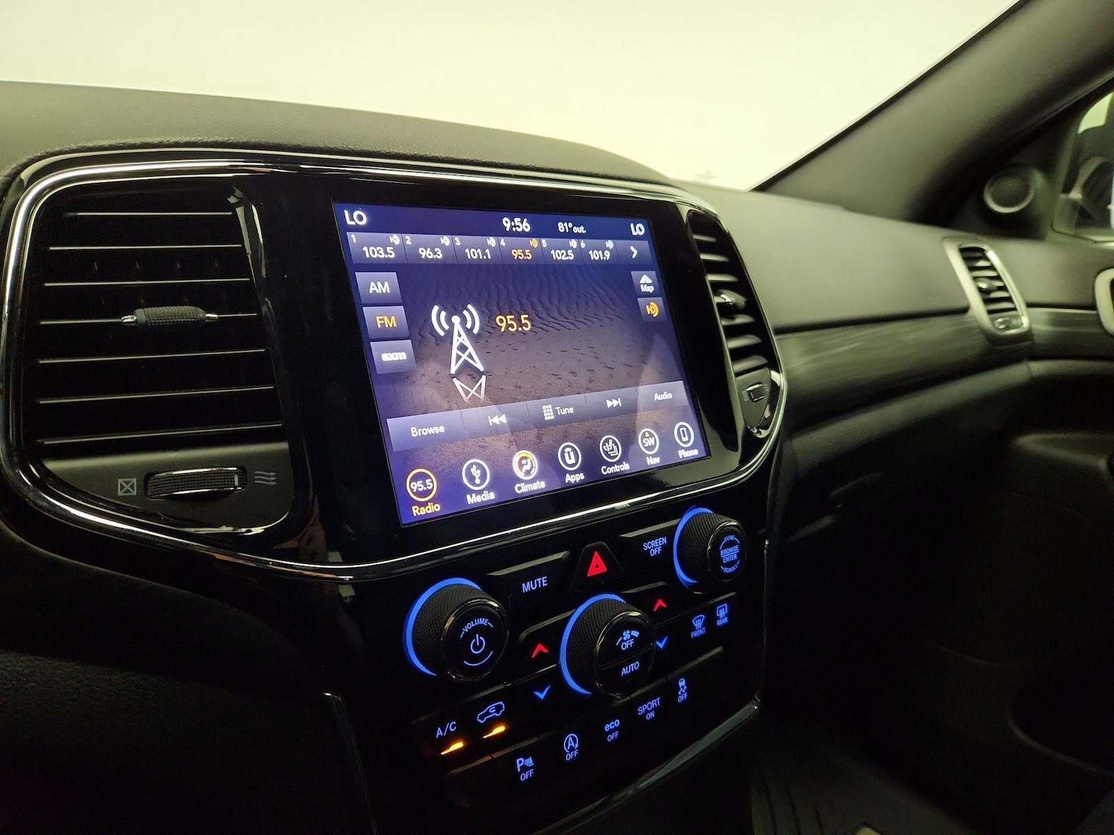 2019 Jeep Grand Cherokee Altitude - Photo 17
