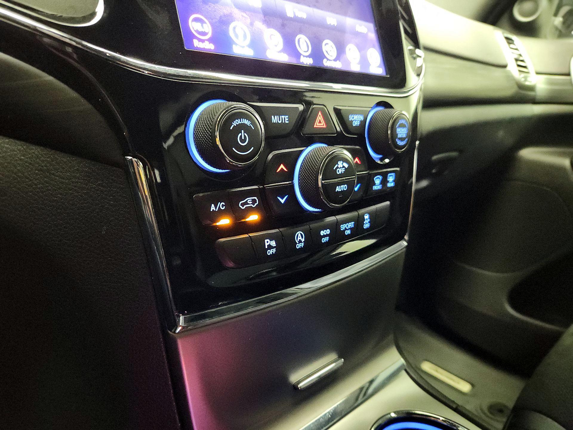 Thumbnail: 2019 Jeep Grand Cherokee - 17