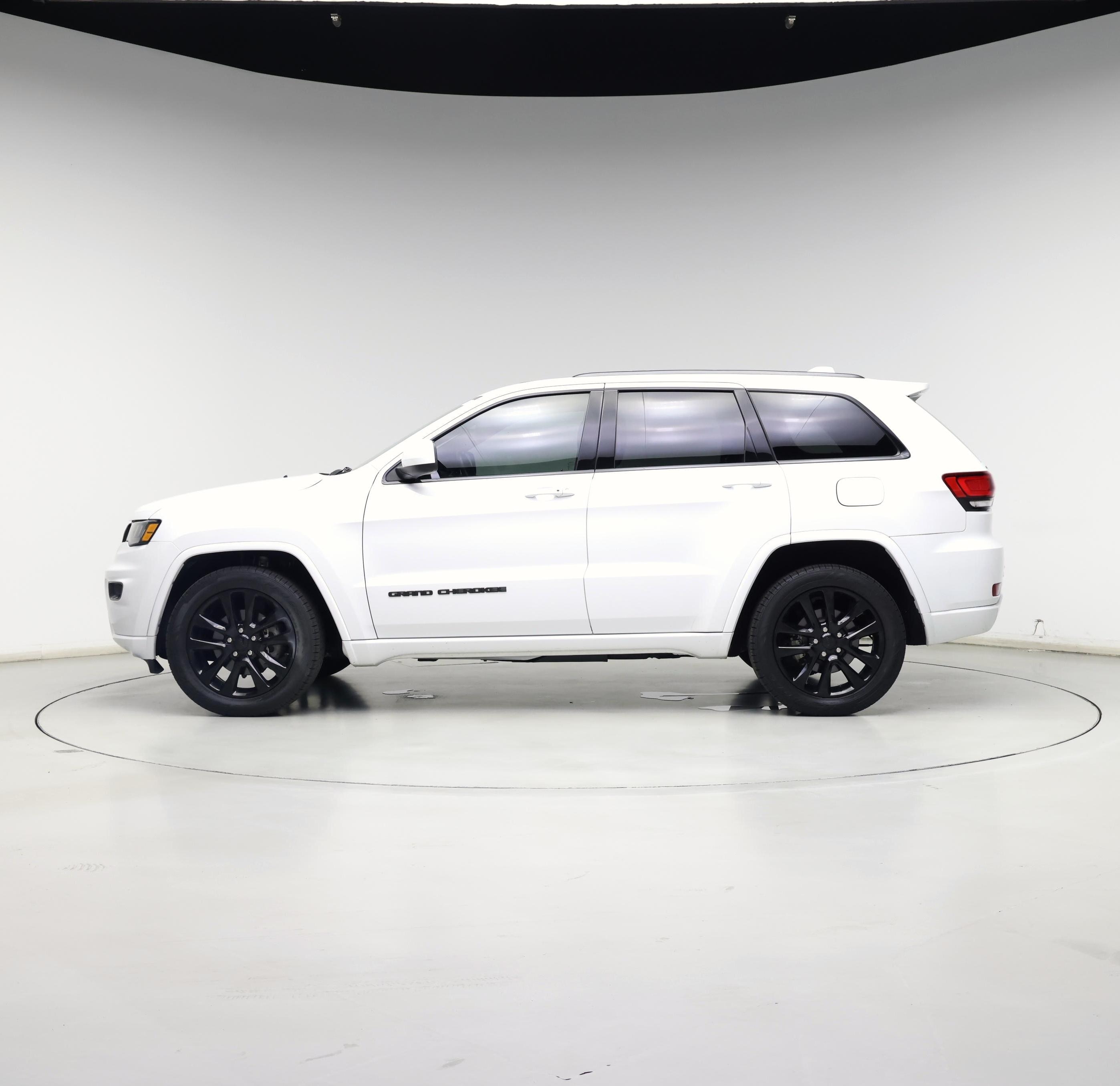 Thumbnail: 2019 Jeep Grand Cherokee - 3