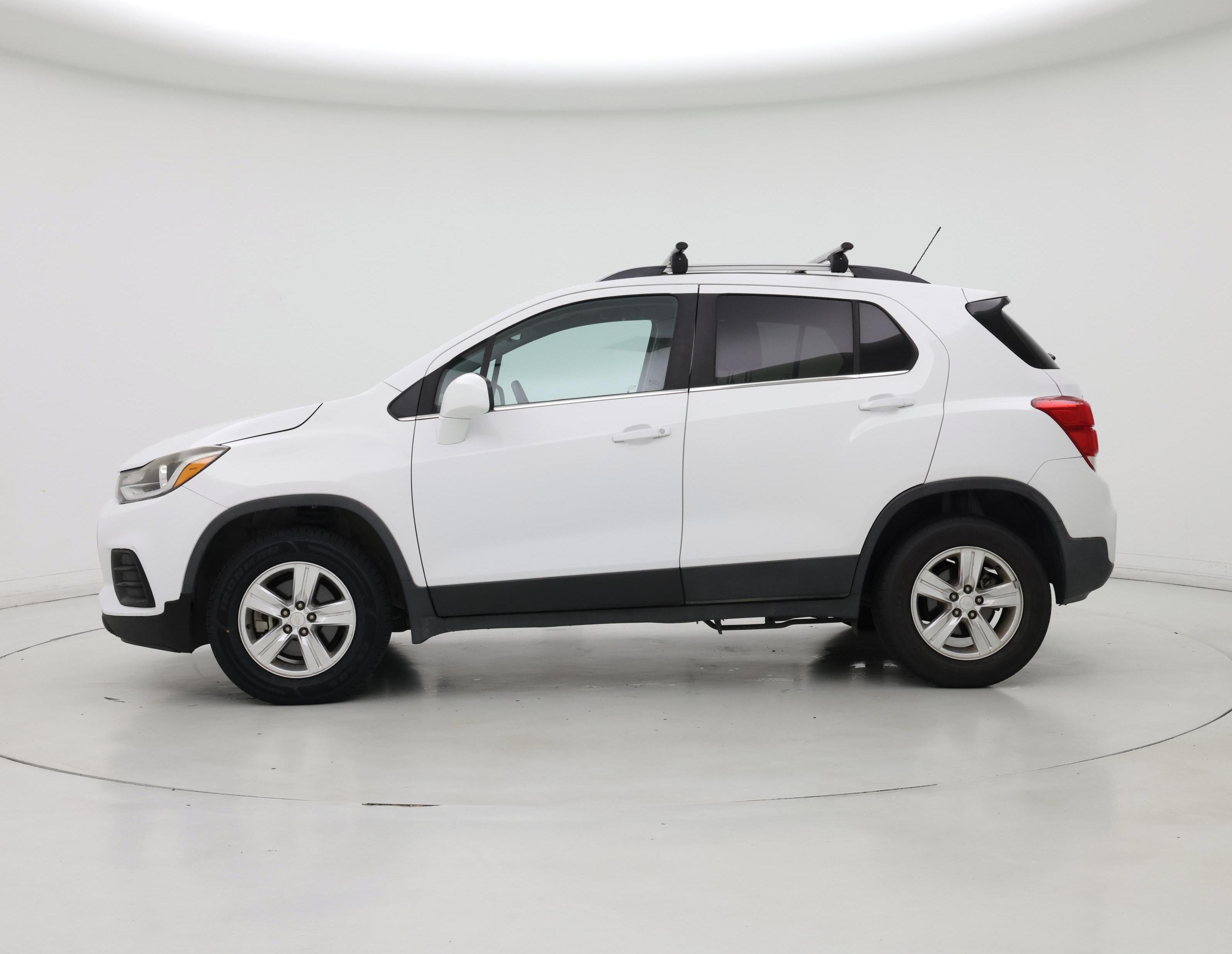 Thumbnail: 2017 Chevrolet Trax - 3