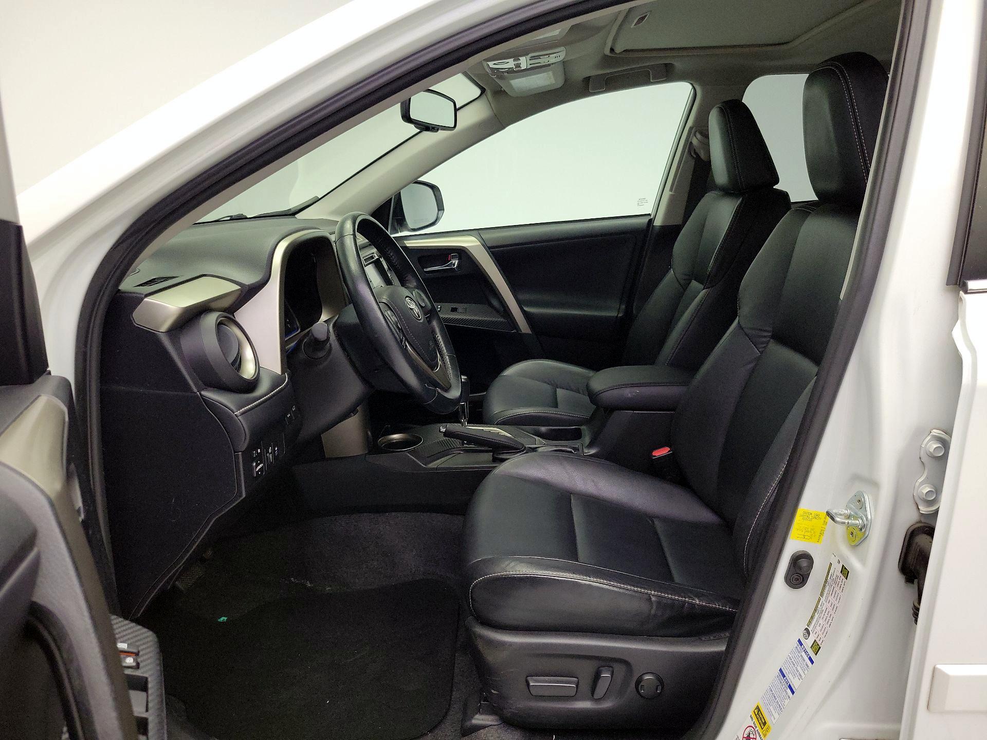 Thumbnail: 2015 Toyota RAV4 - 11