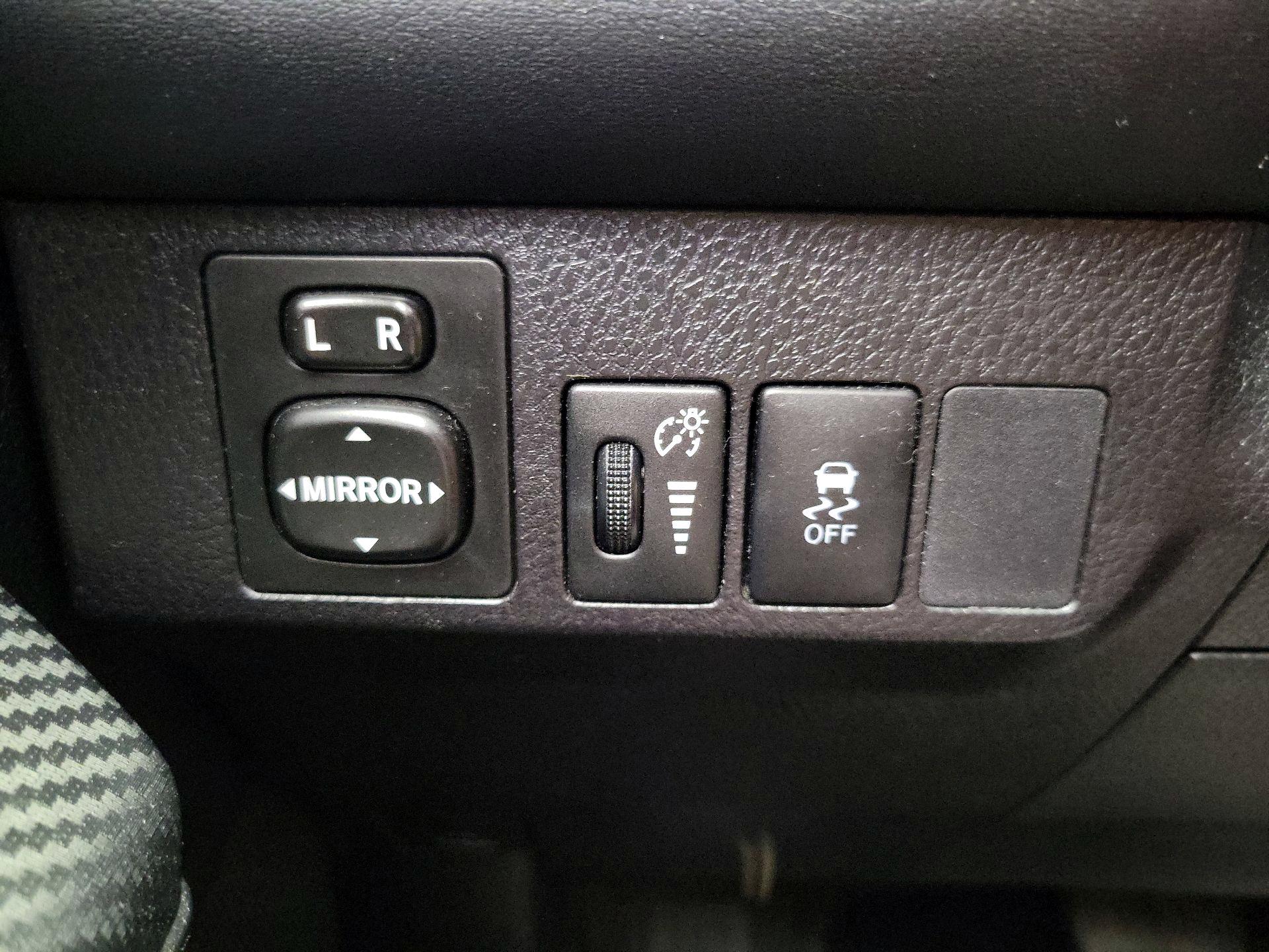 Thumbnail: 2015 Toyota RAV4 - 13