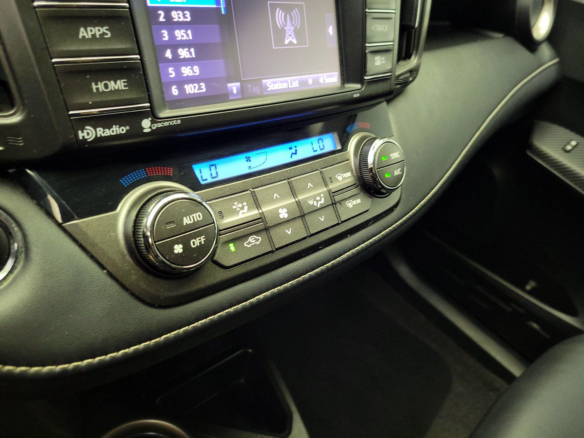 Thumbnail: 2015 Toyota RAV4 - 16