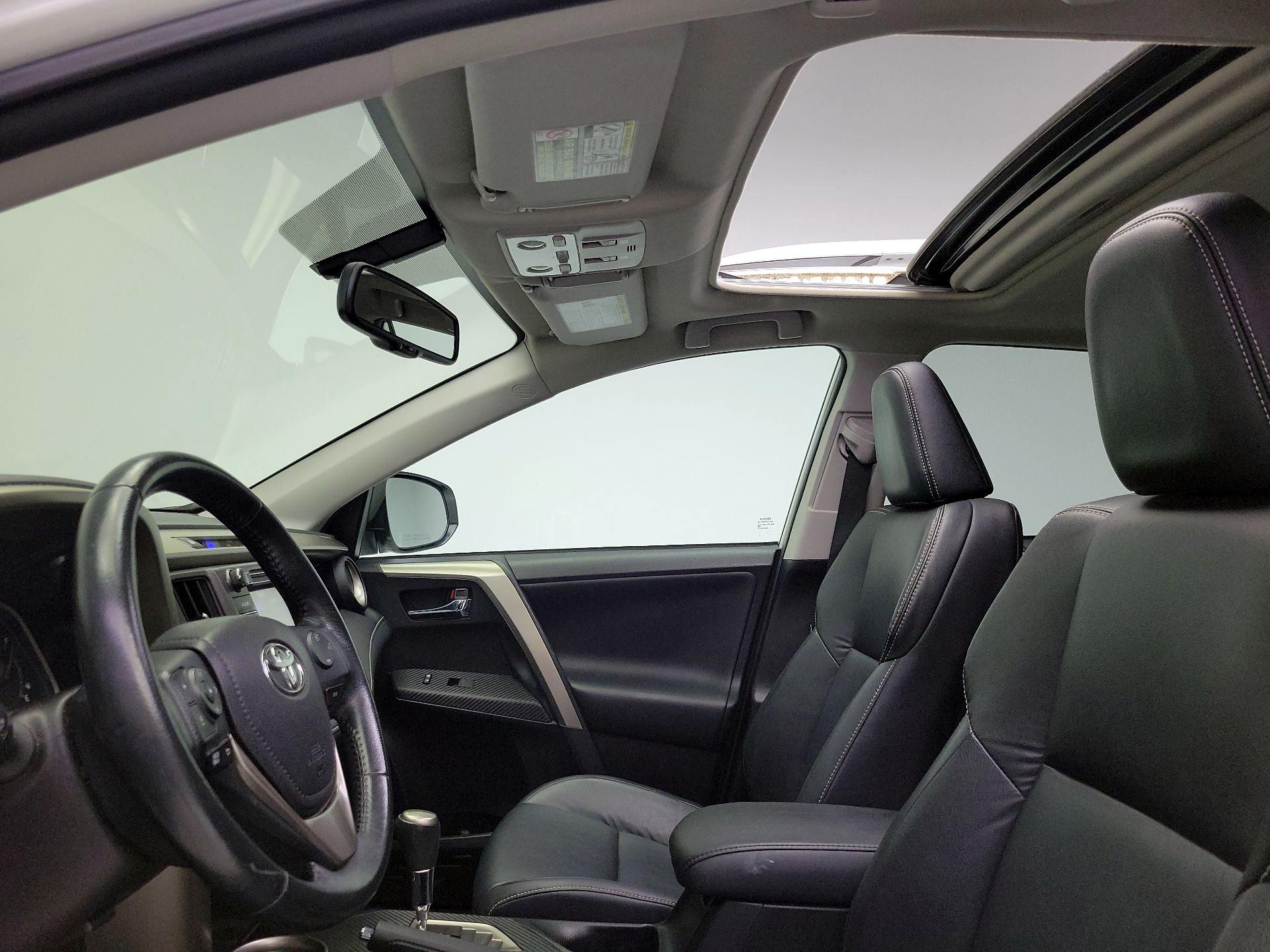 Thumbnail: 2015 Toyota RAV4 - 19