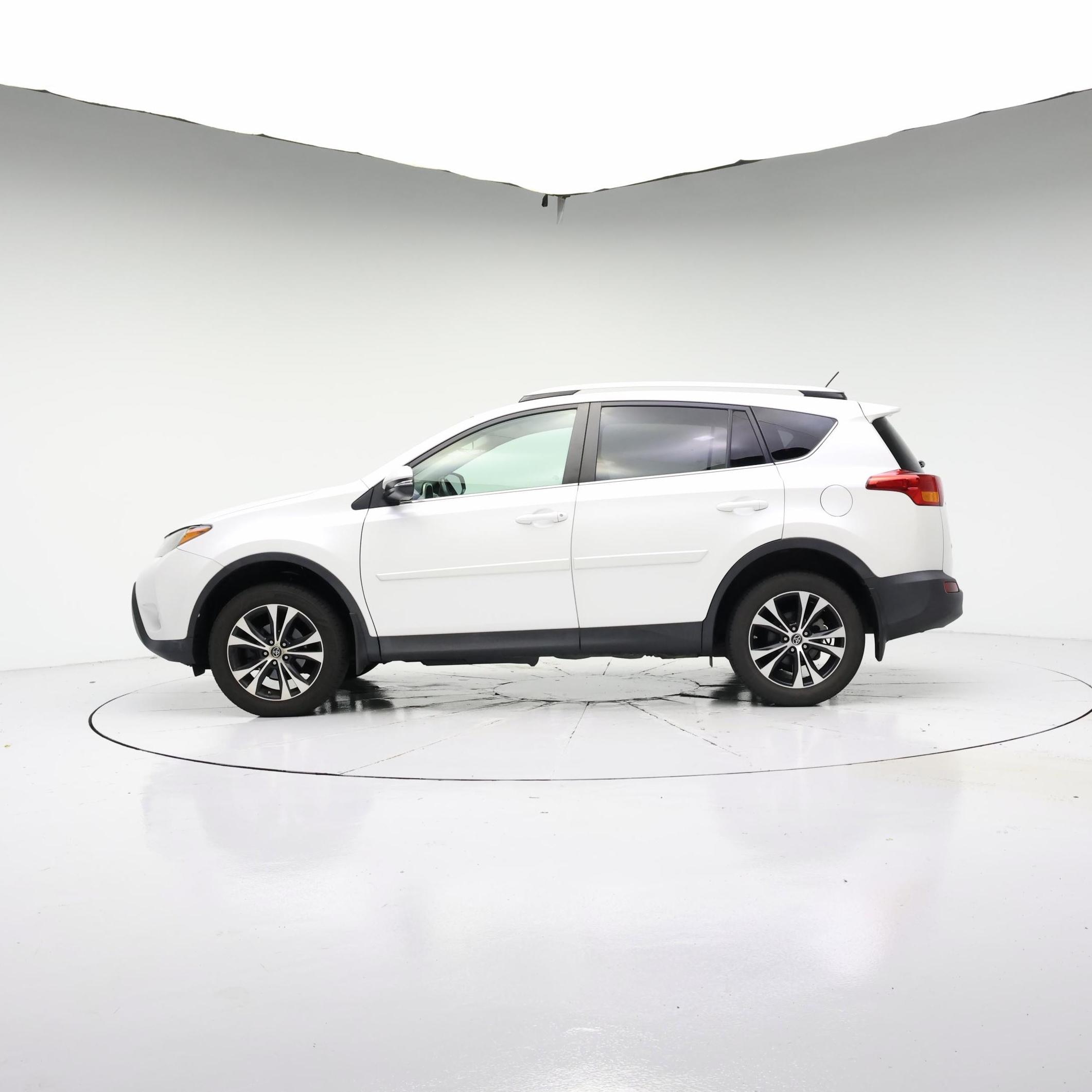 Thumbnail: 2015 Toyota RAV4 - 3
