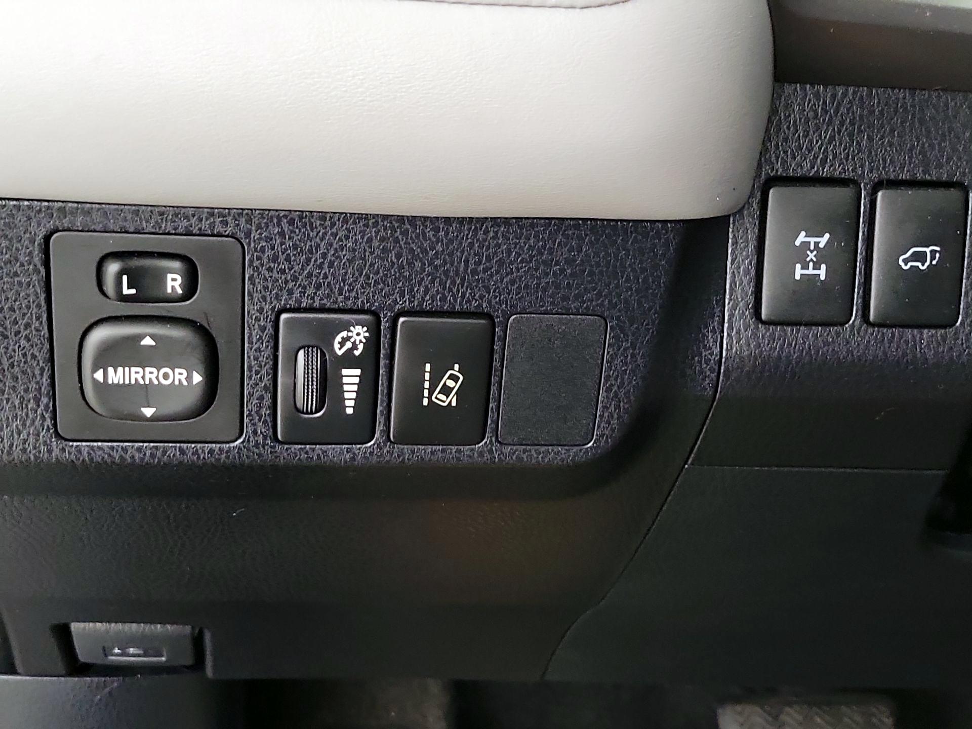 Thumbnail: 2018 Toyota RAV4 - 13