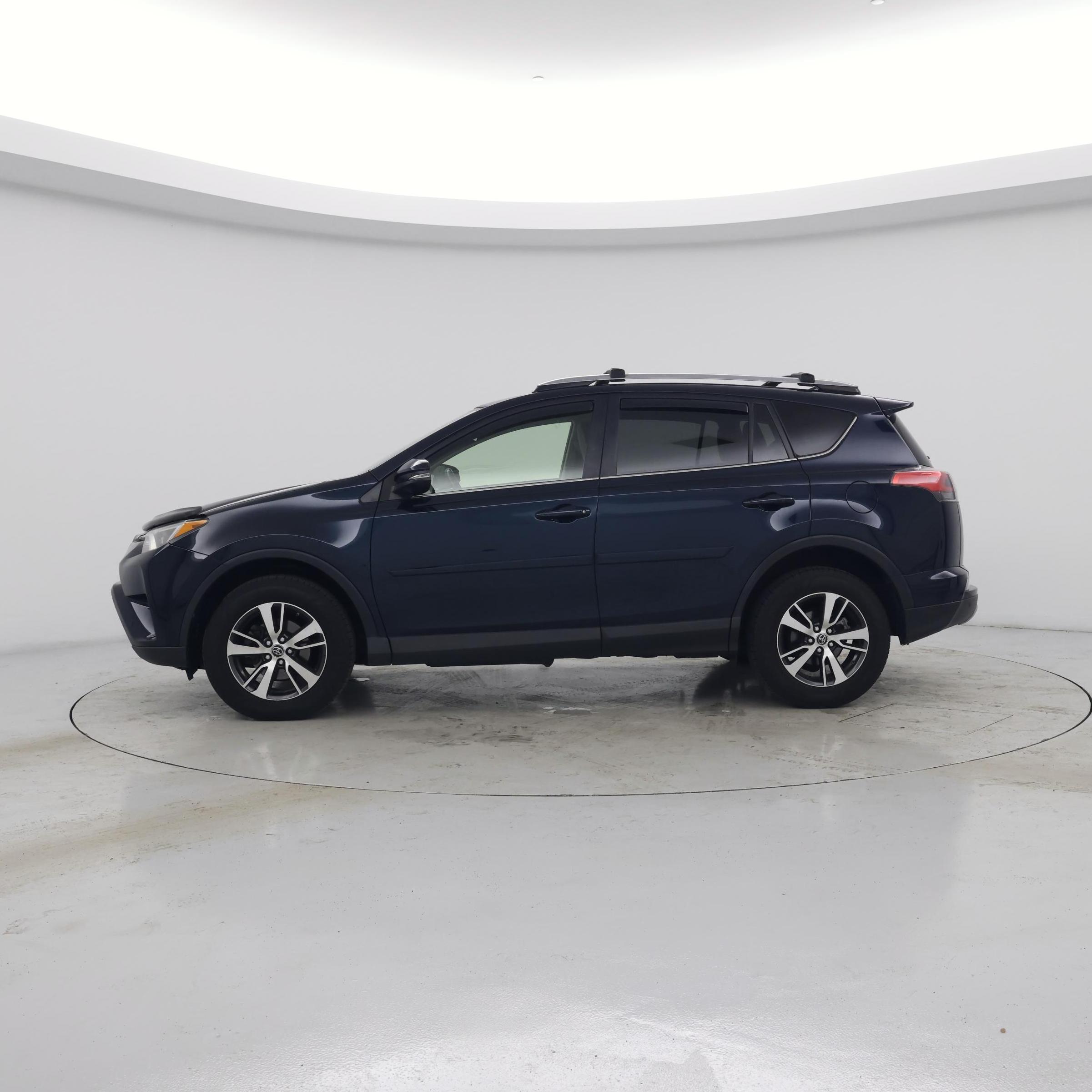Thumbnail: 2018 Toyota RAV4 - 3