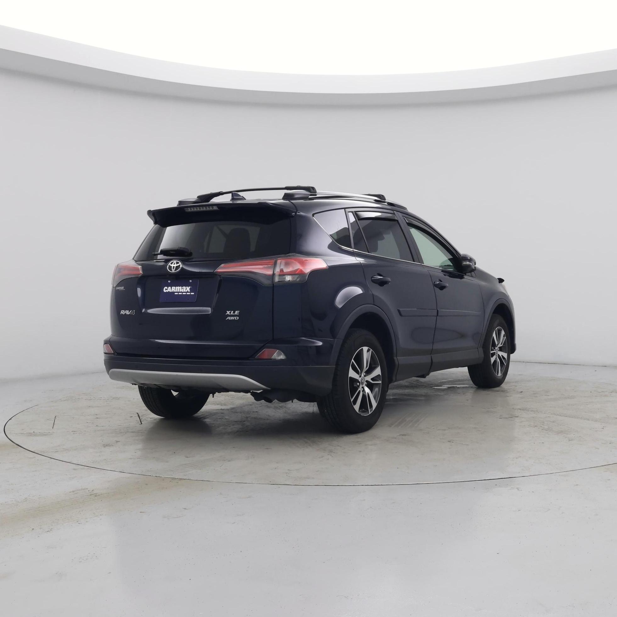 Thumbnail: 2018 Toyota RAV4 - 8