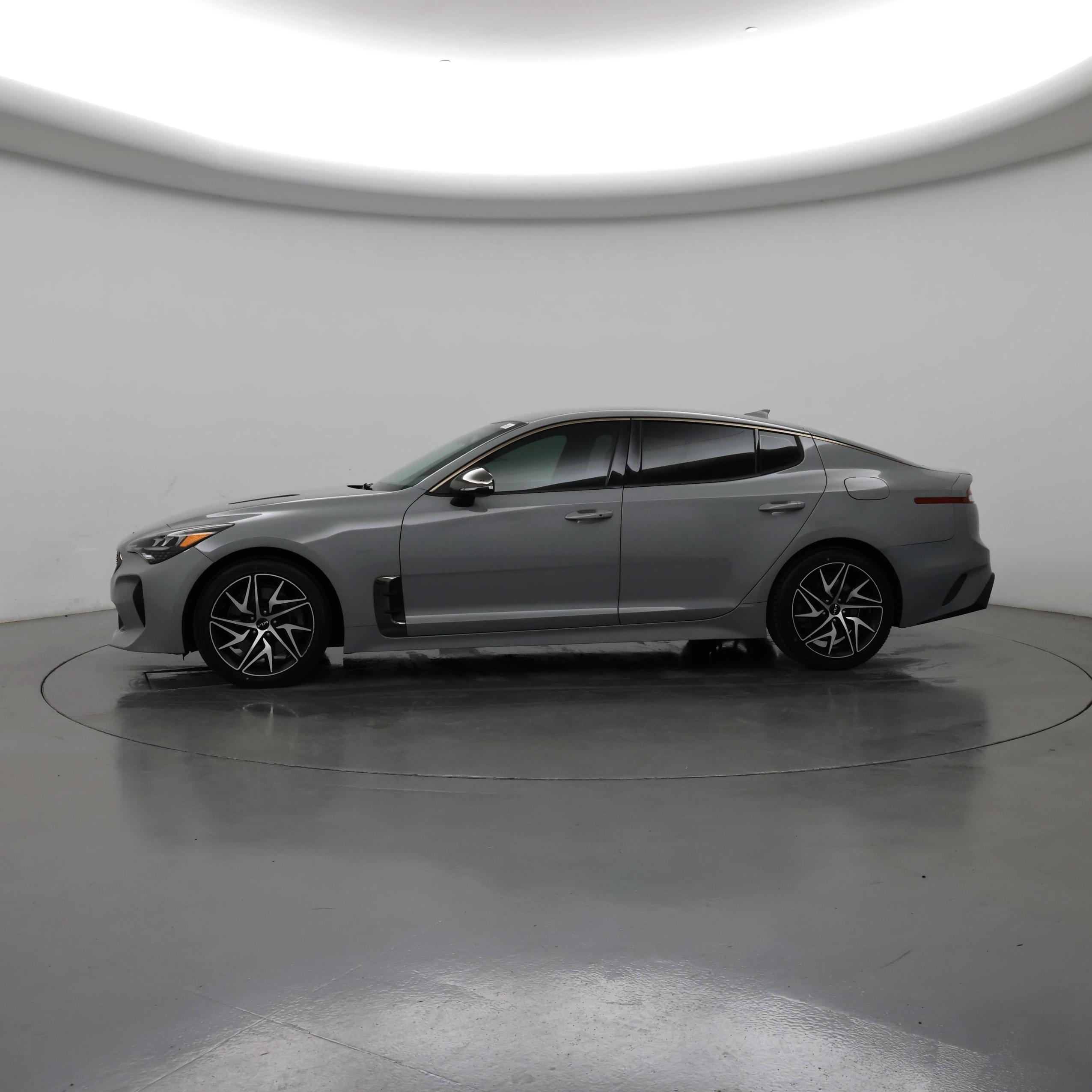 Thumbnail: 2022 Kia Stinger - 3