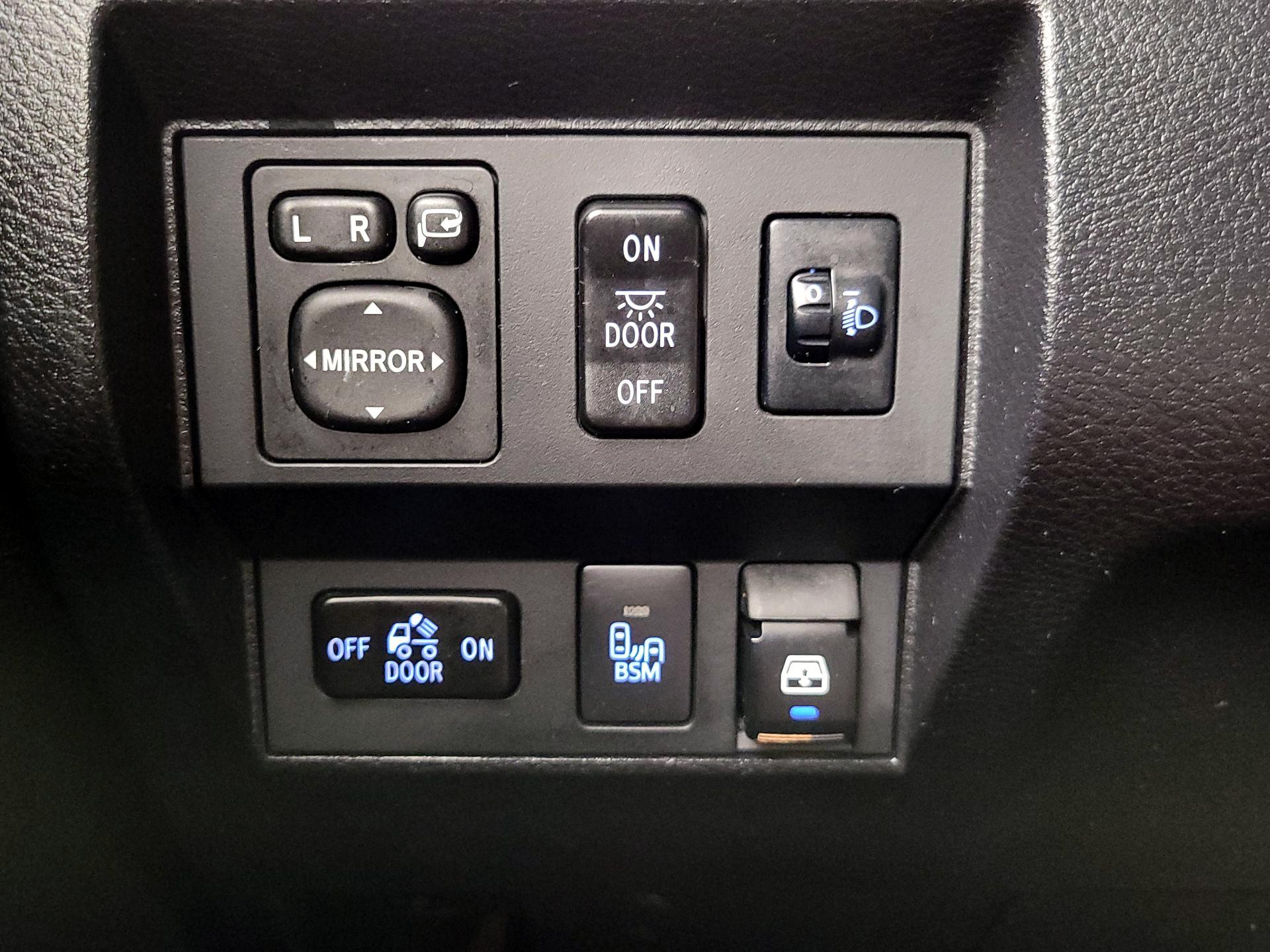 Thumbnail: 2014 Toyota Tundra - 13