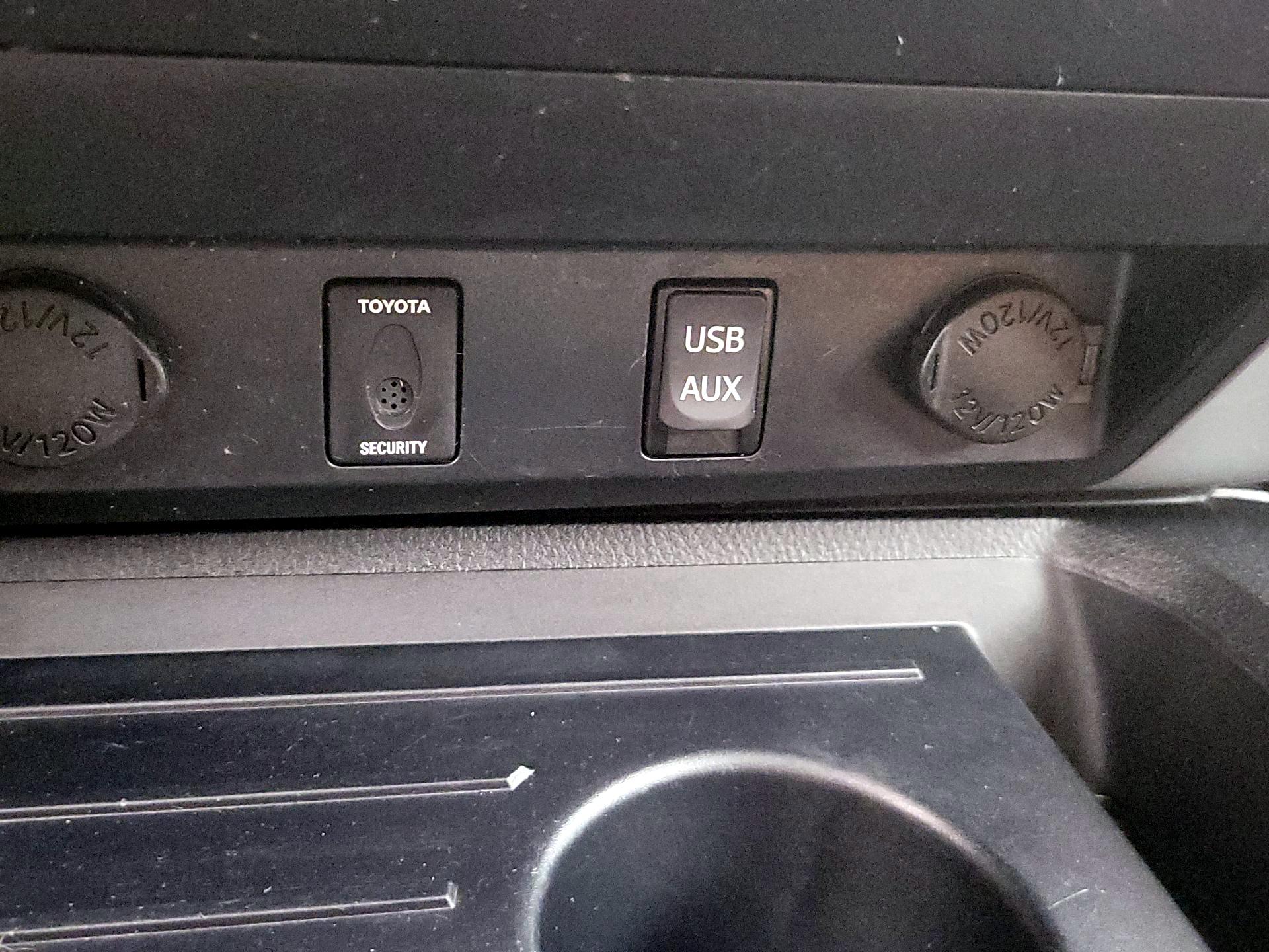 Thumbnail: 2014 Toyota Tundra - 18