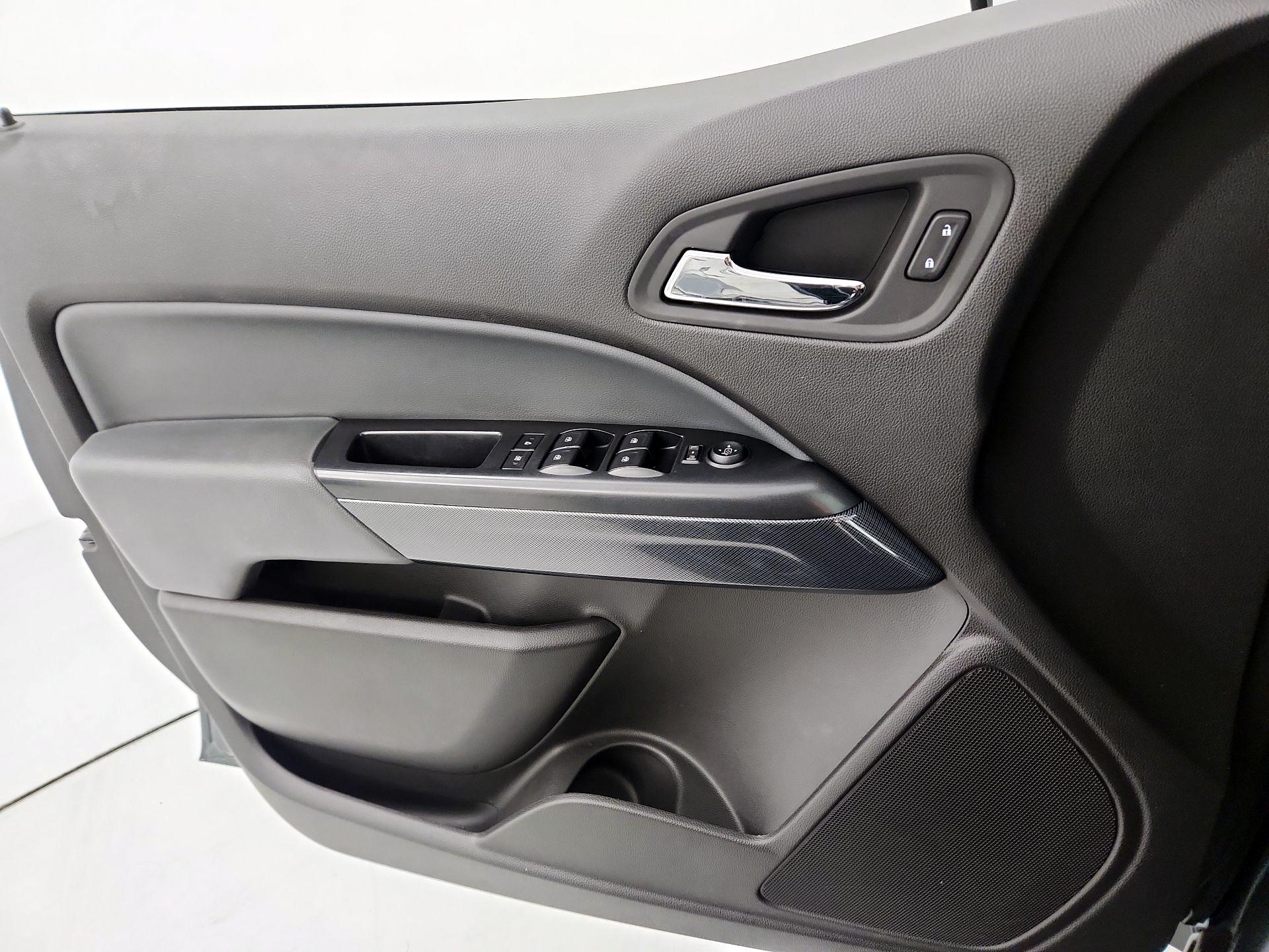Thumbnail: 2015 Chevrolet Colorado - 12