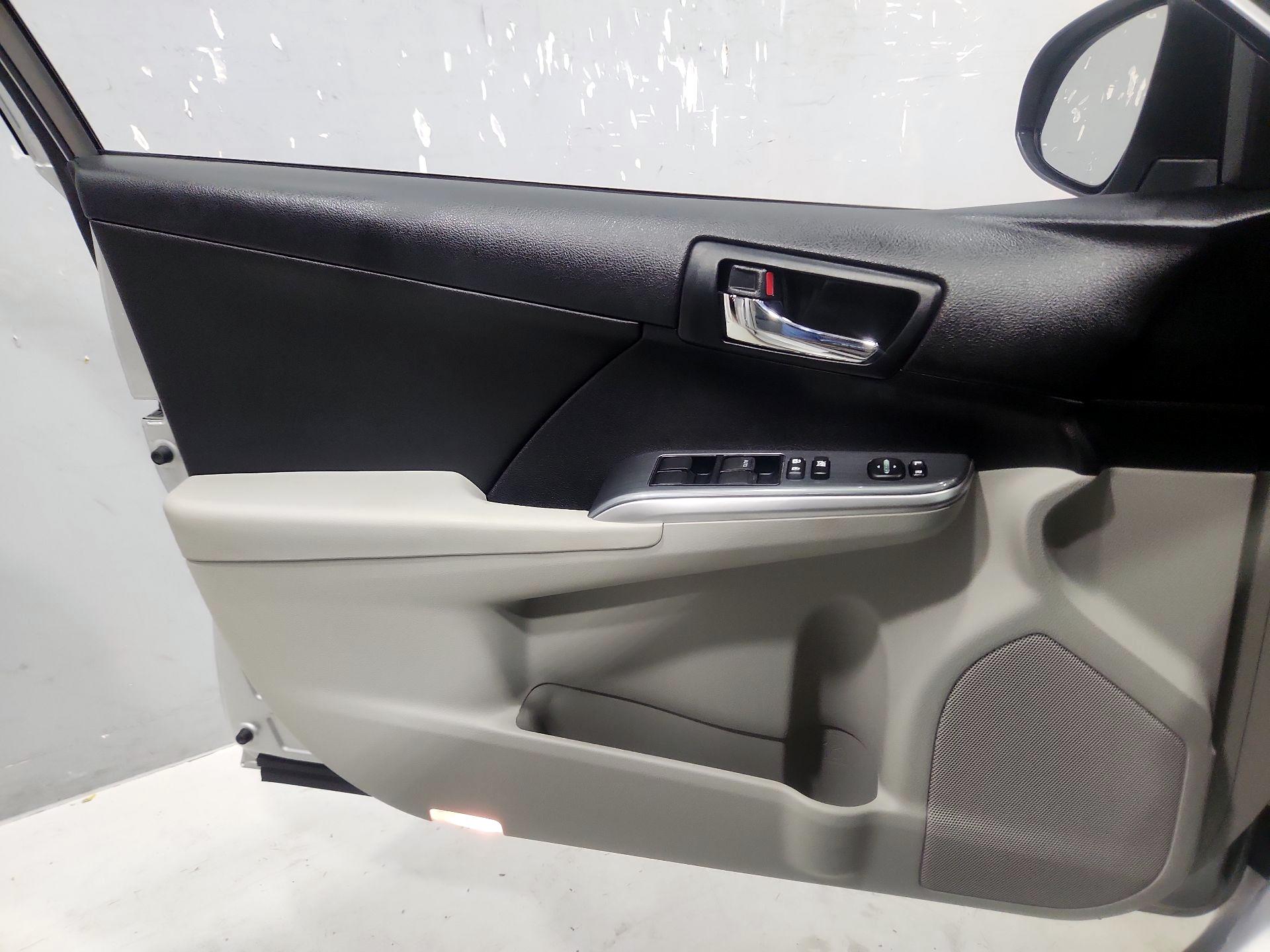 Thumbnail: 2014 Toyota Camry - 12