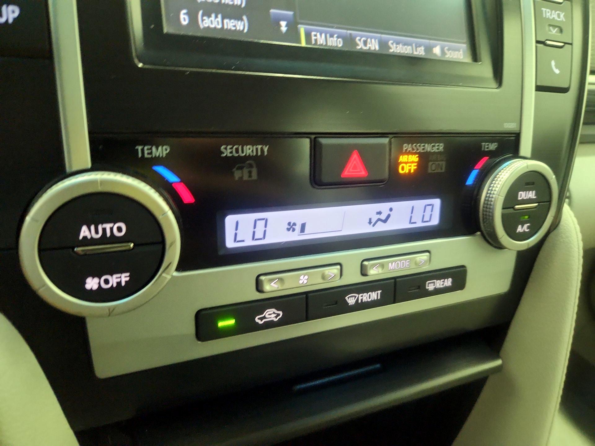 Thumbnail: 2014 Toyota Camry - 15