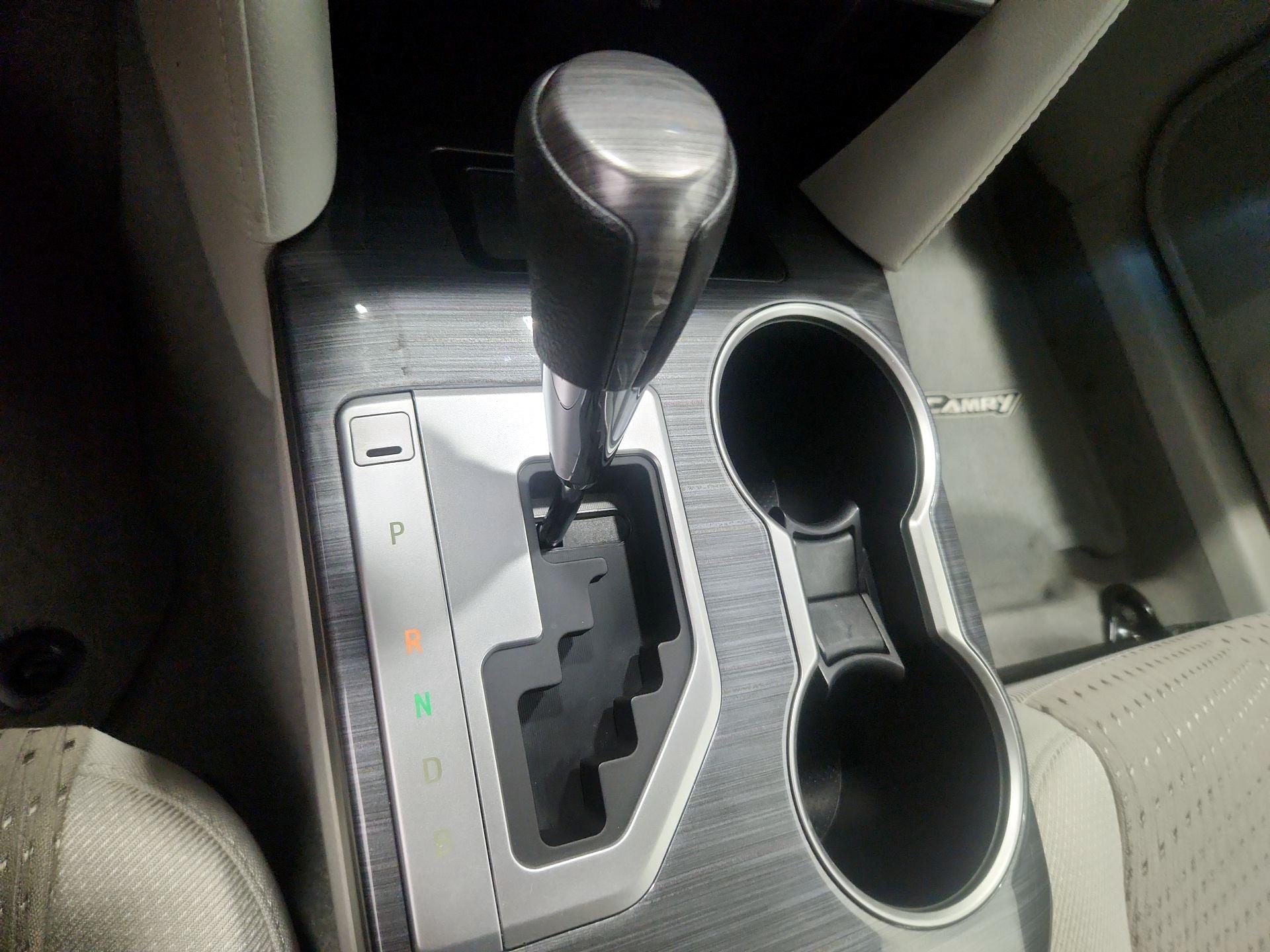 Thumbnail: 2014 Toyota Camry - 16