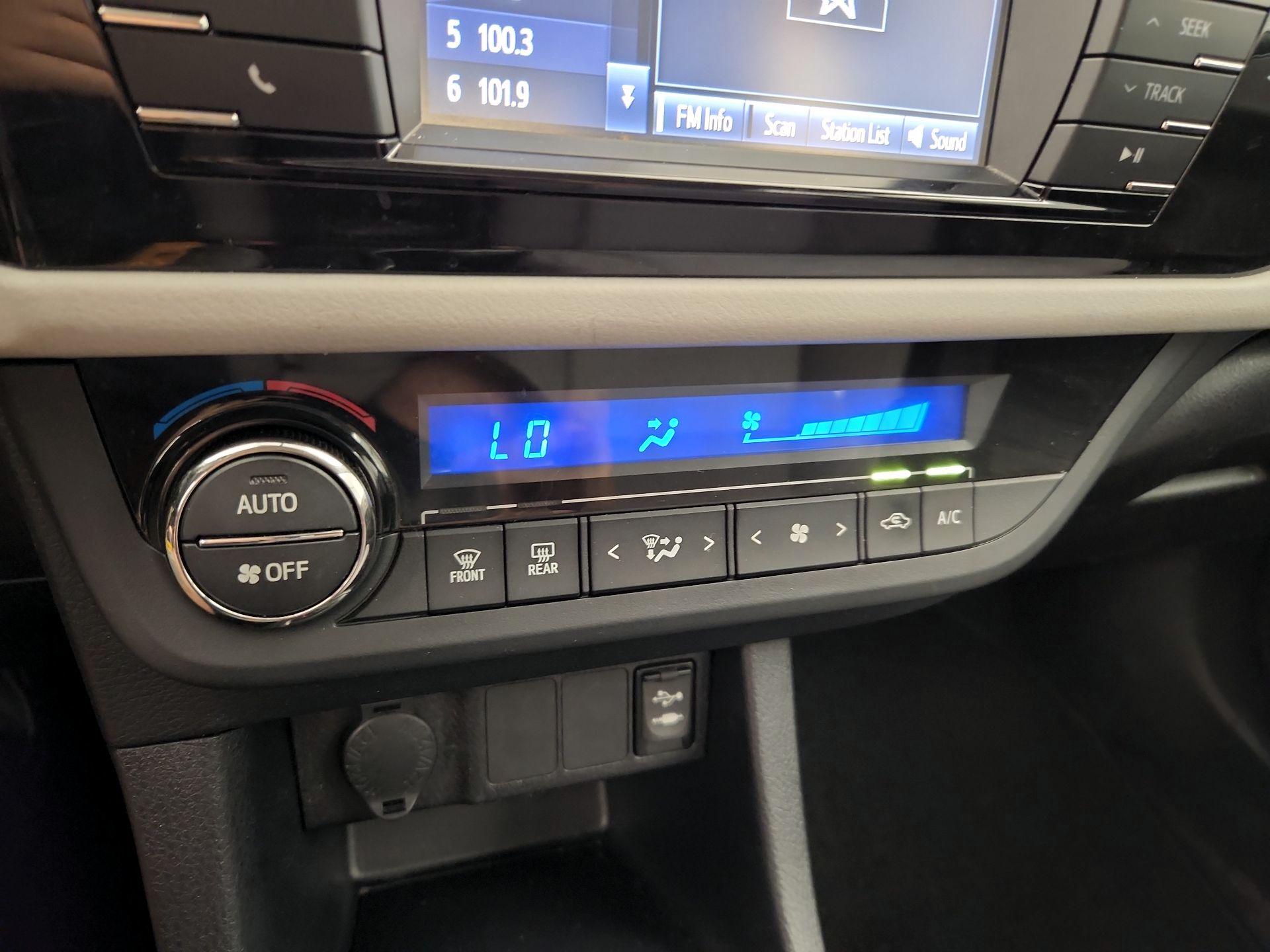 Thumbnail: 2016 Toyota Corolla - 16