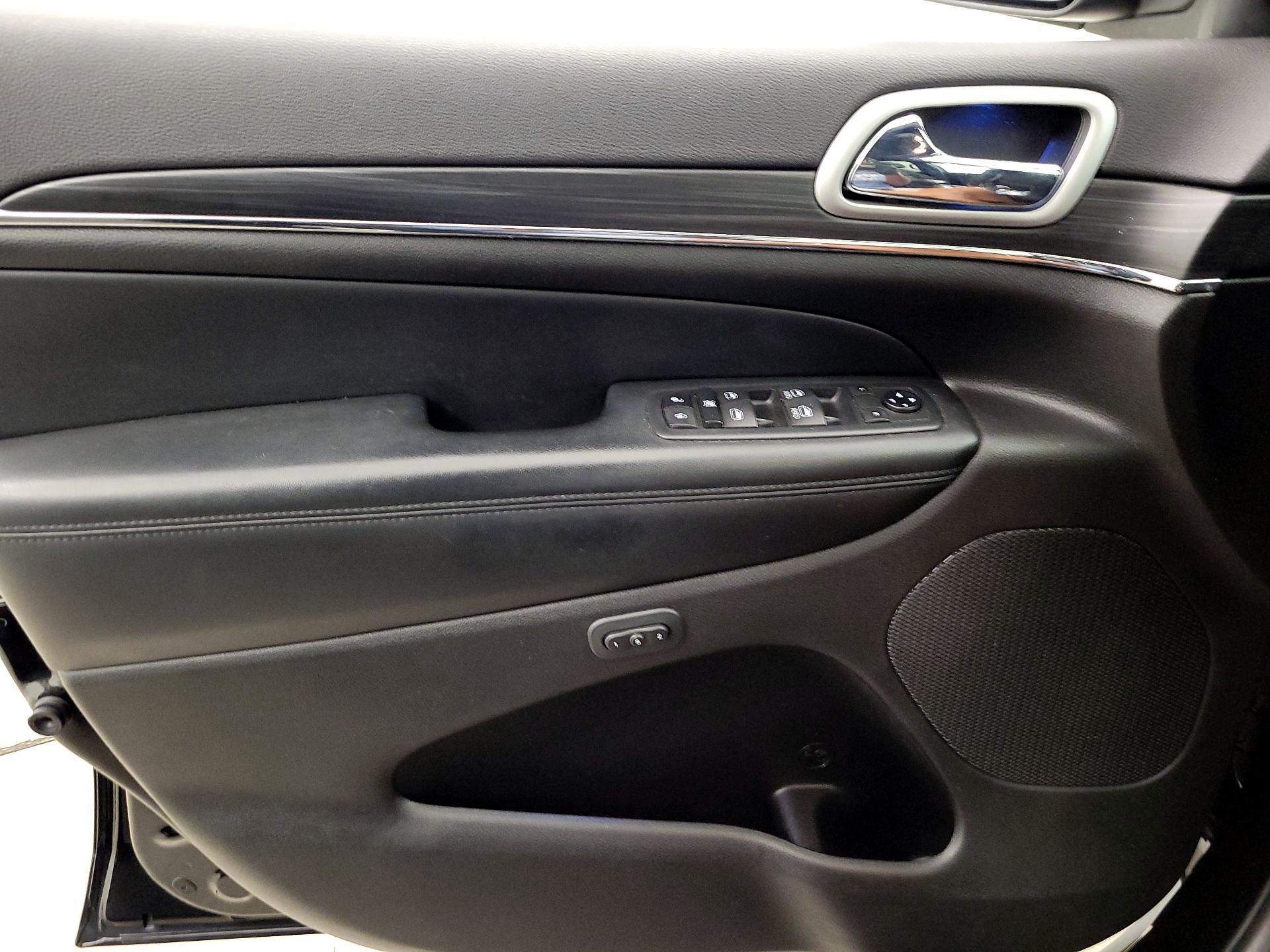 Thumbnail: 2021 Jeep Grand Cherokee - 12