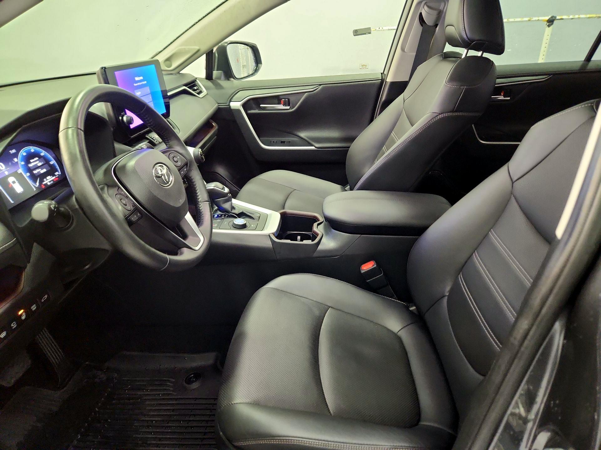 Thumbnail: 2025 Toyota RAV4 - 11