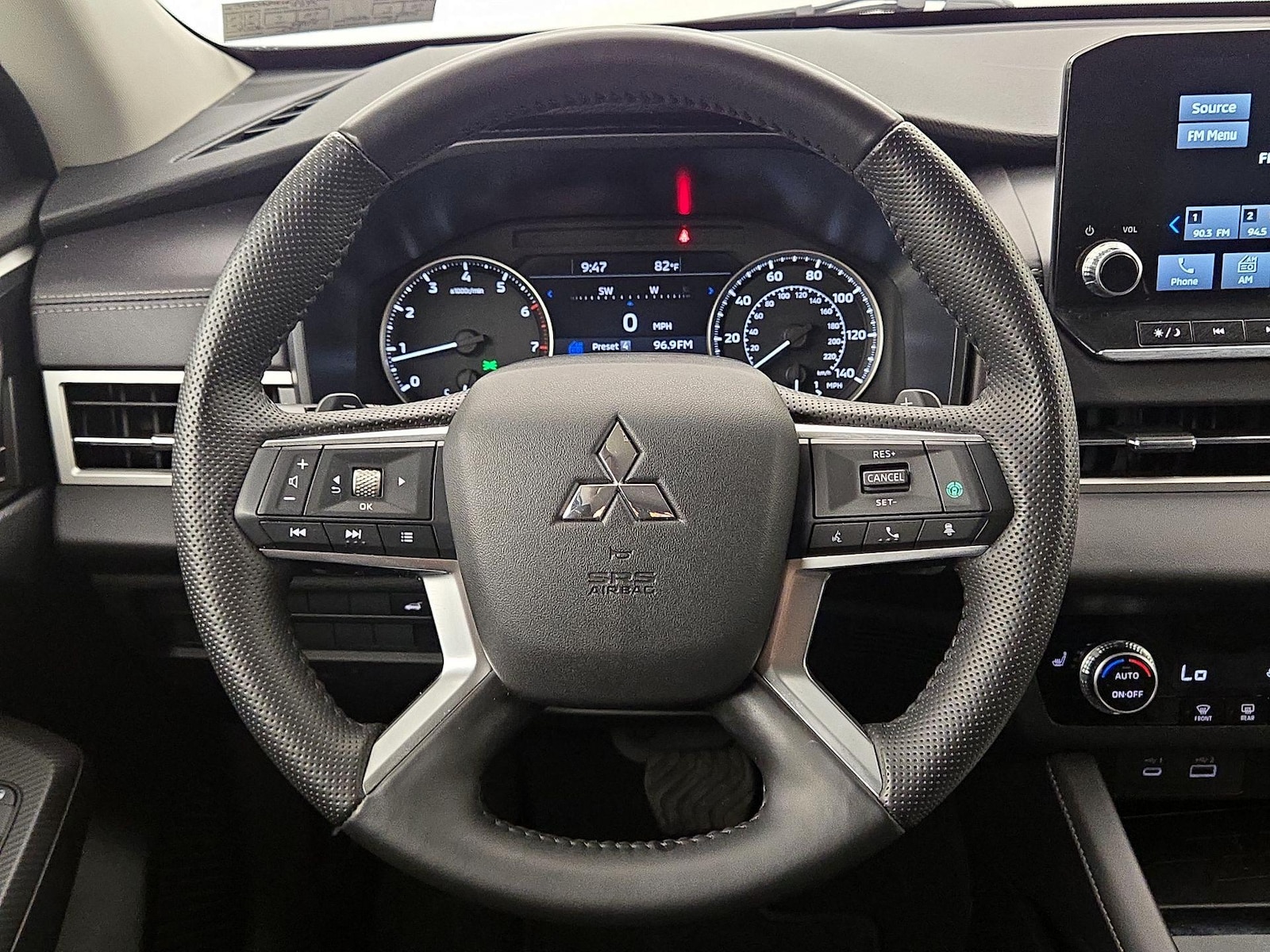 2024 Mitsubishi Outlander SE - Photo 11