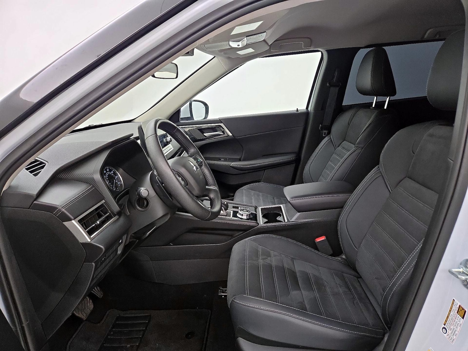 2024 Mitsubishi Outlander SE - Photo 12
