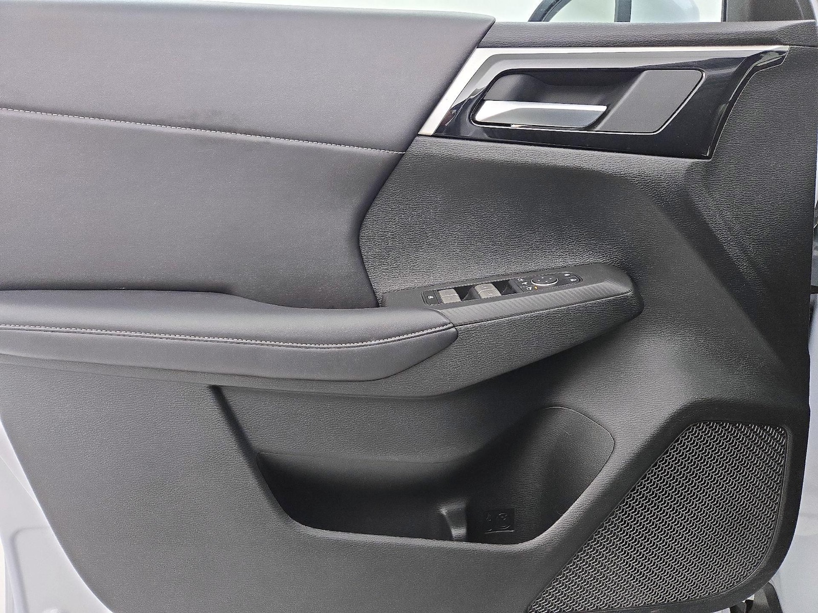 2024 Mitsubishi Outlander SE - Photo 13