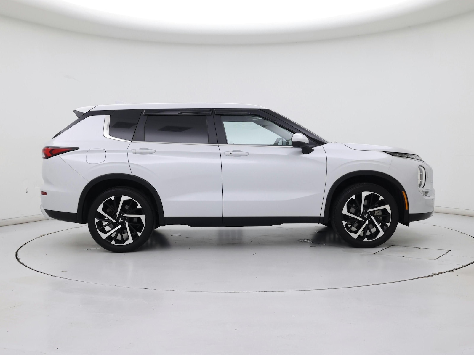2024 Mitsubishi Outlander SE - Photo 8