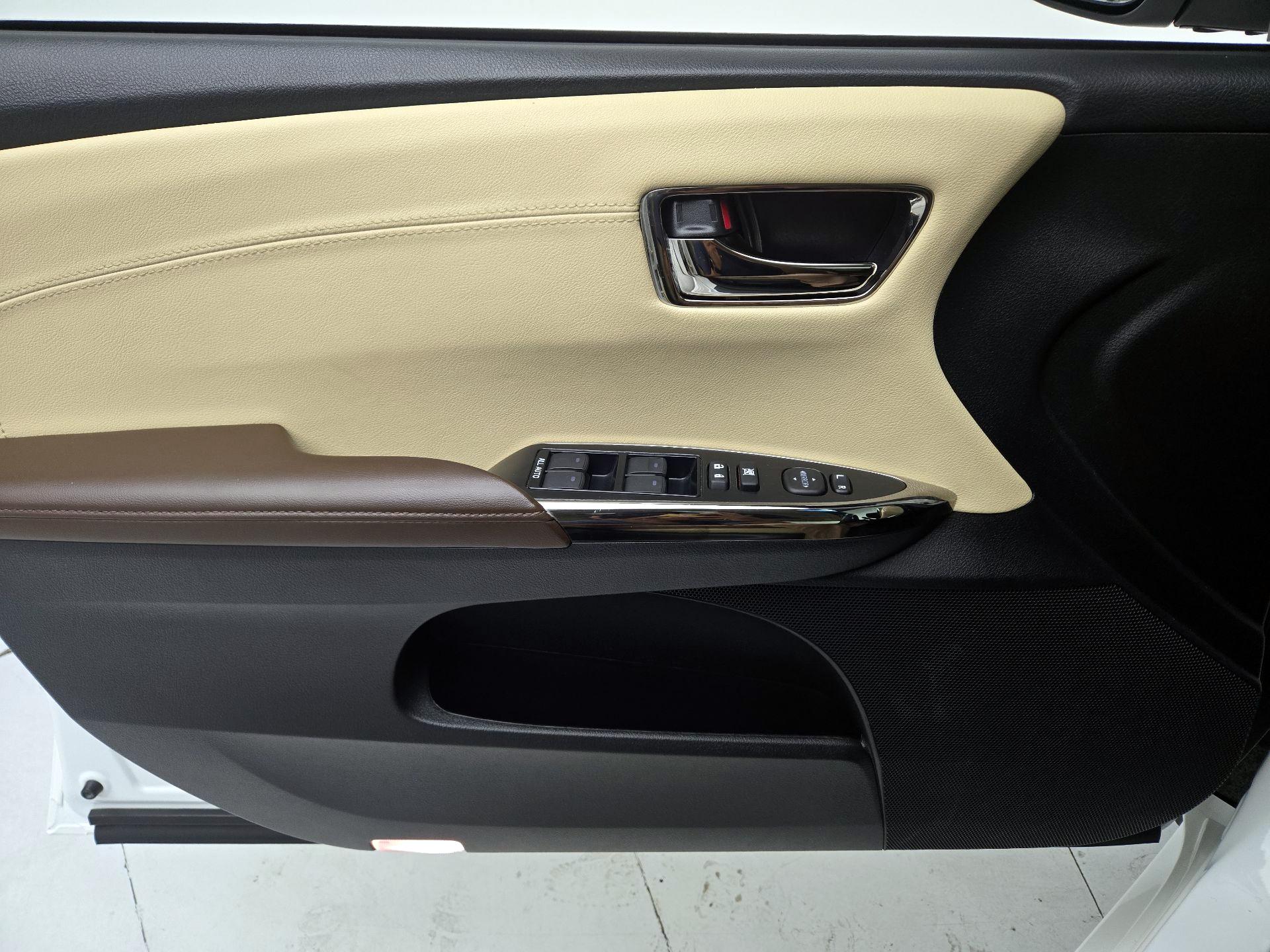 Thumbnail: 2016 Toyota Avalon - 12