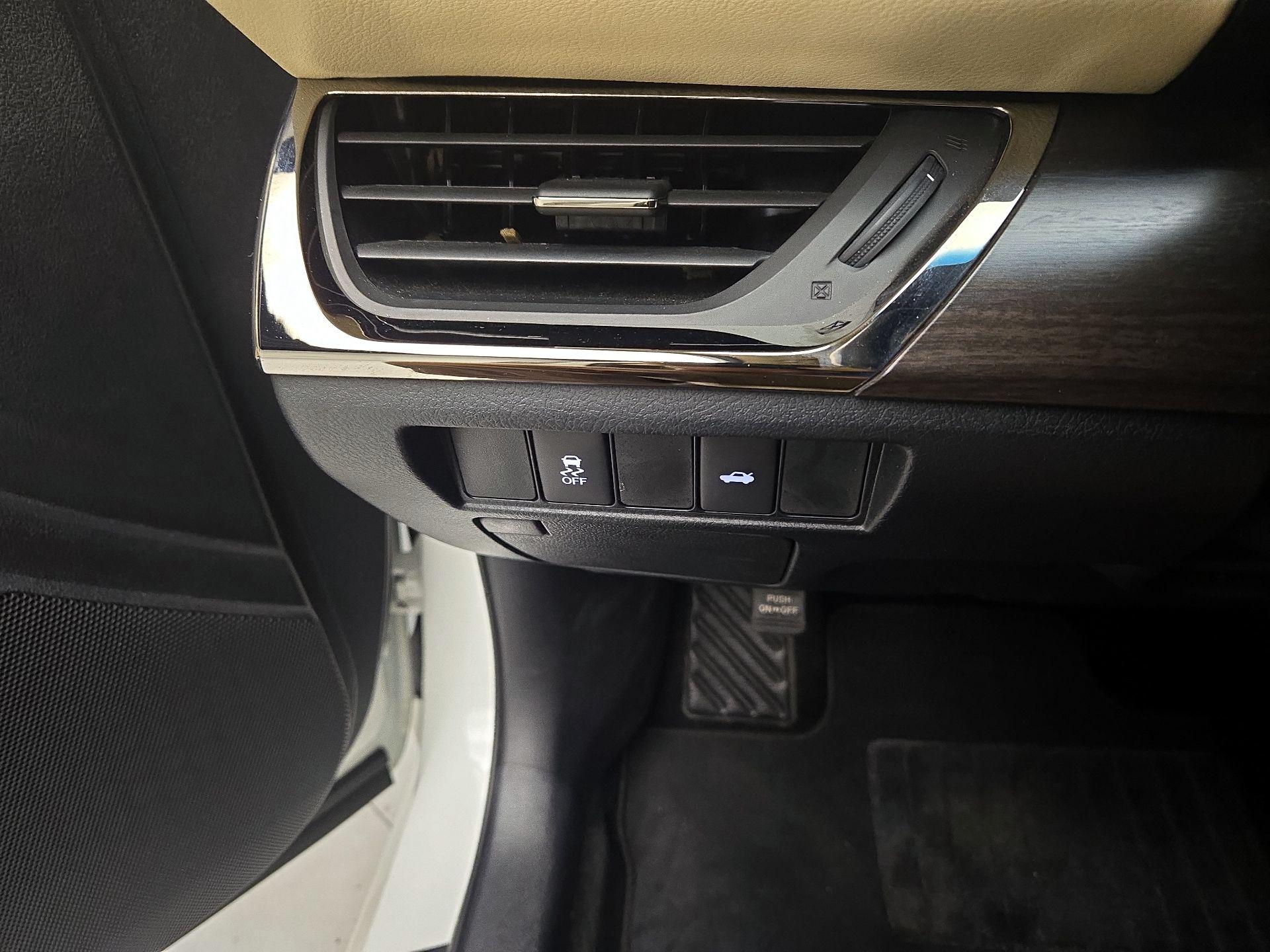 Thumbnail: 2016 Toyota Avalon - 13
