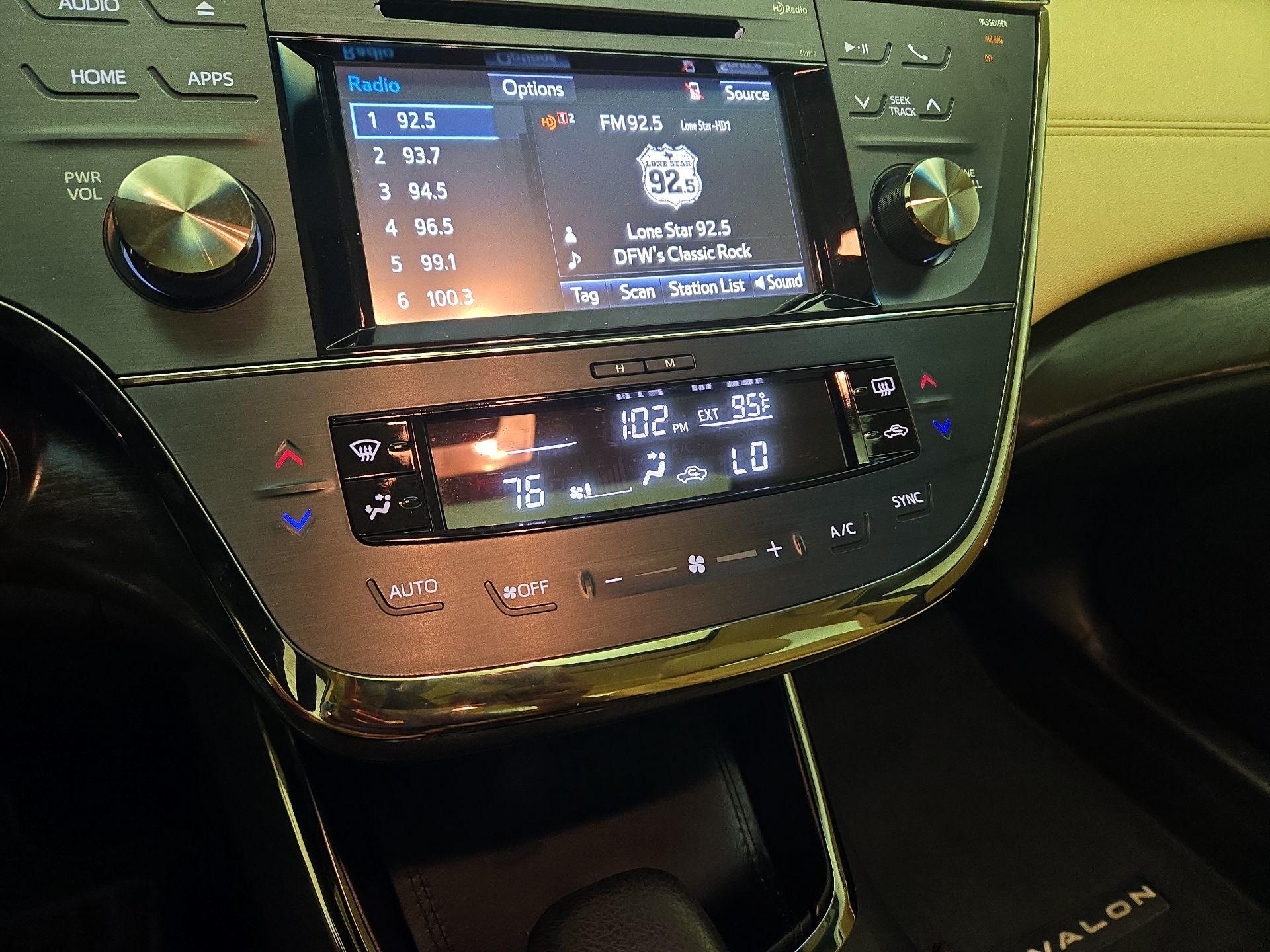 Thumbnail: 2016 Toyota Avalon - 16