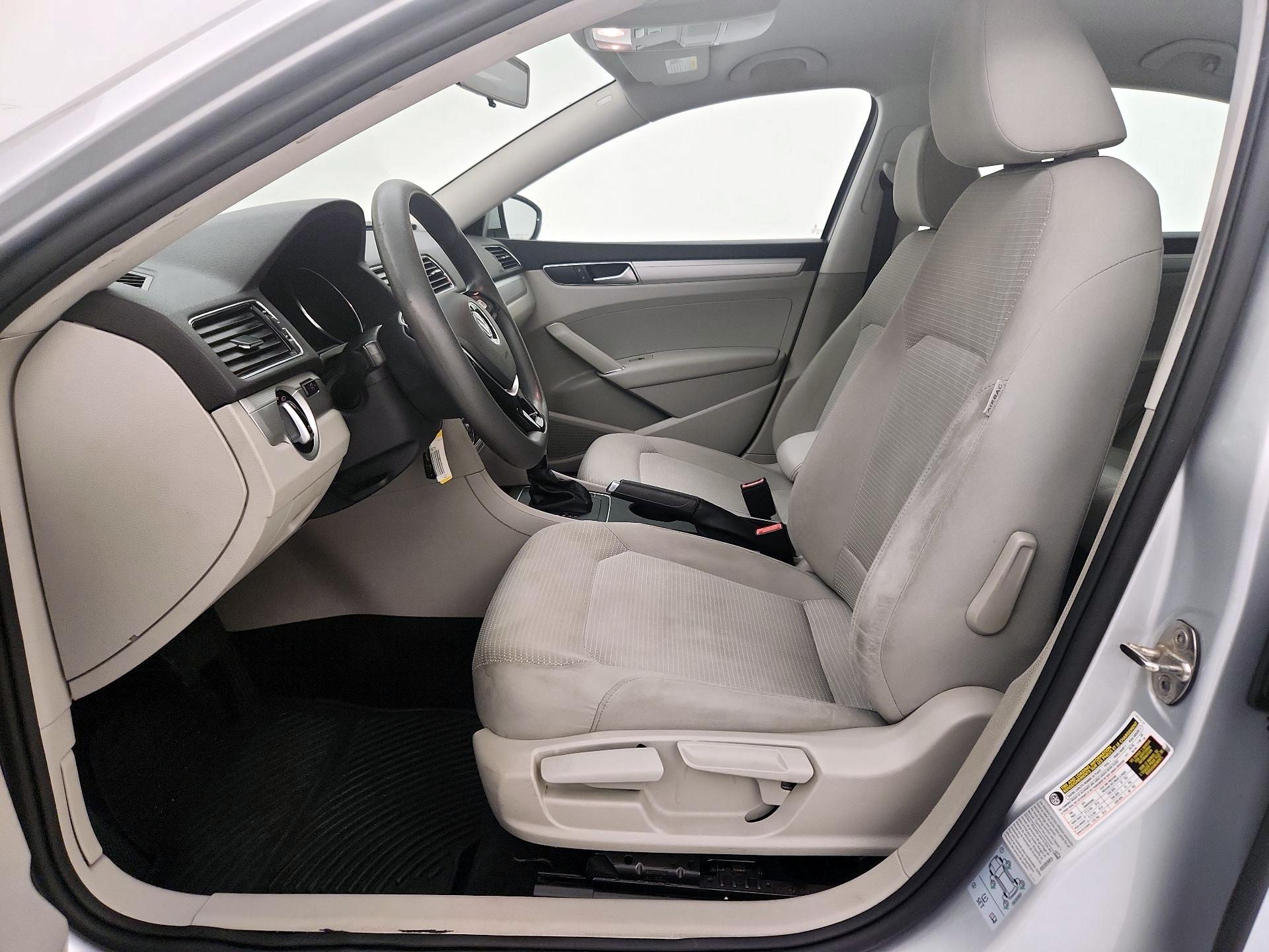 Thumbnail: 2016 Volkswagen Passat - 11