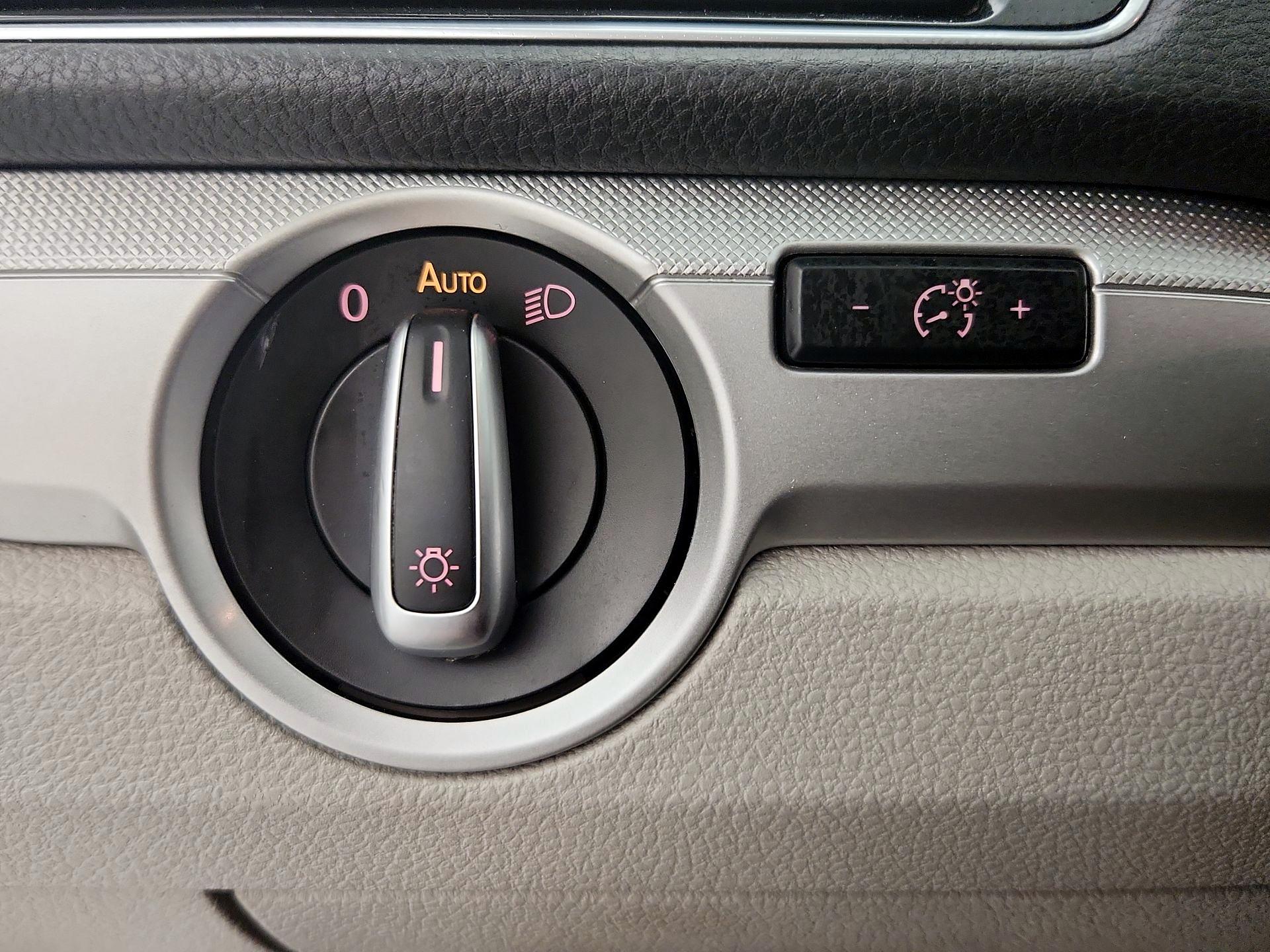 Thumbnail: 2016 Volkswagen Passat - 13