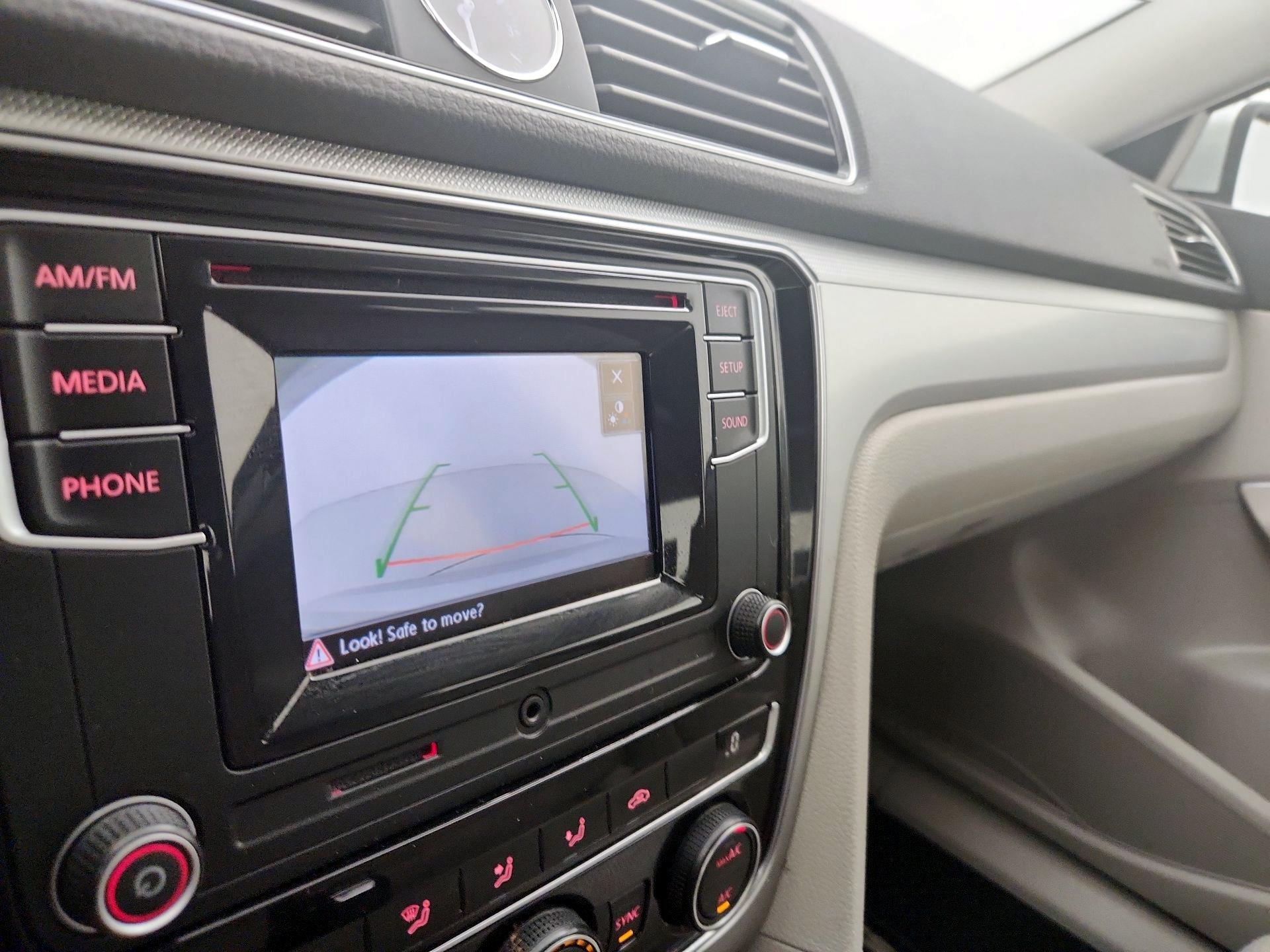 Thumbnail: 2016 Volkswagen Passat - 14