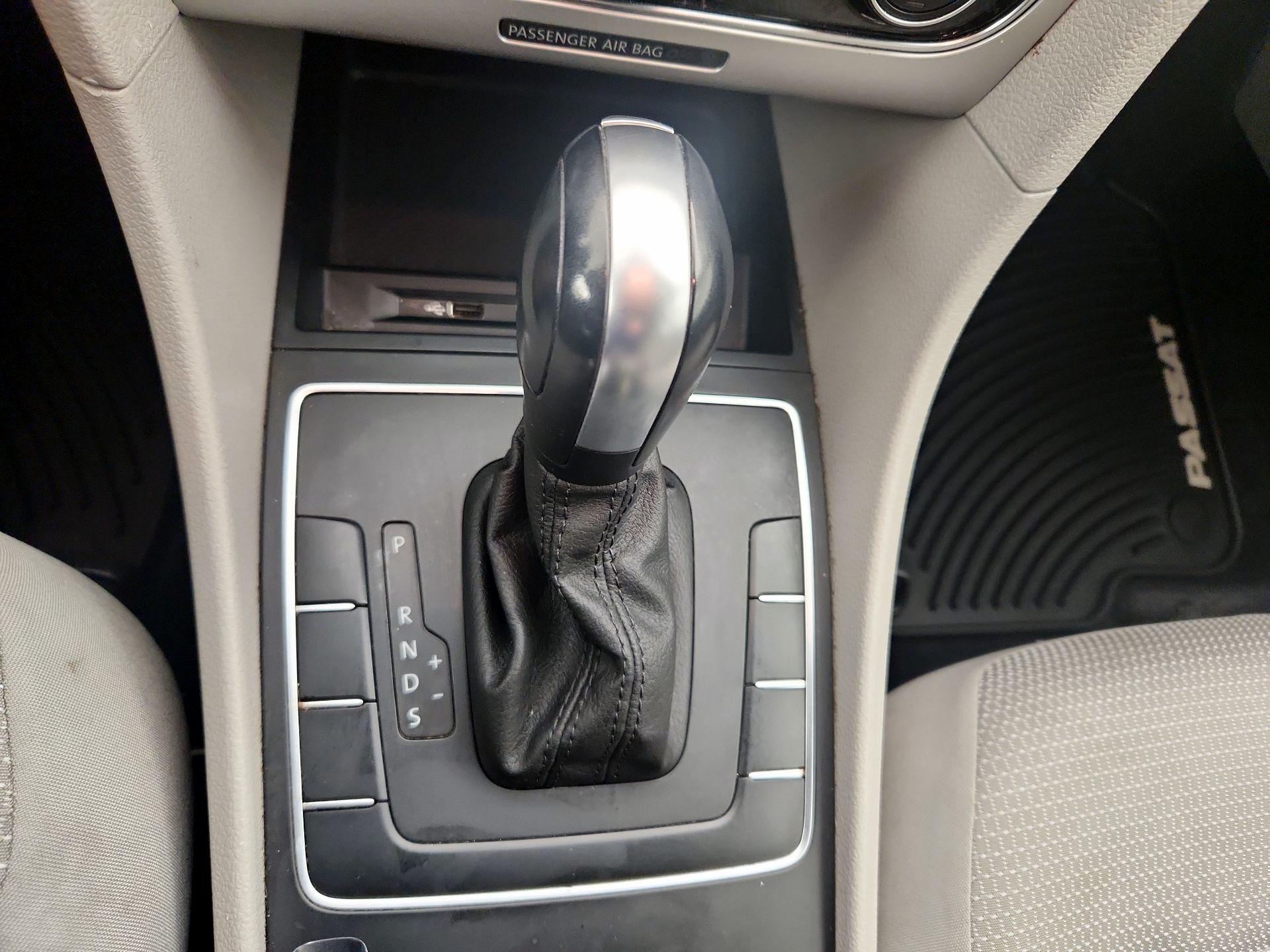 Thumbnail: 2016 Volkswagen Passat - 17