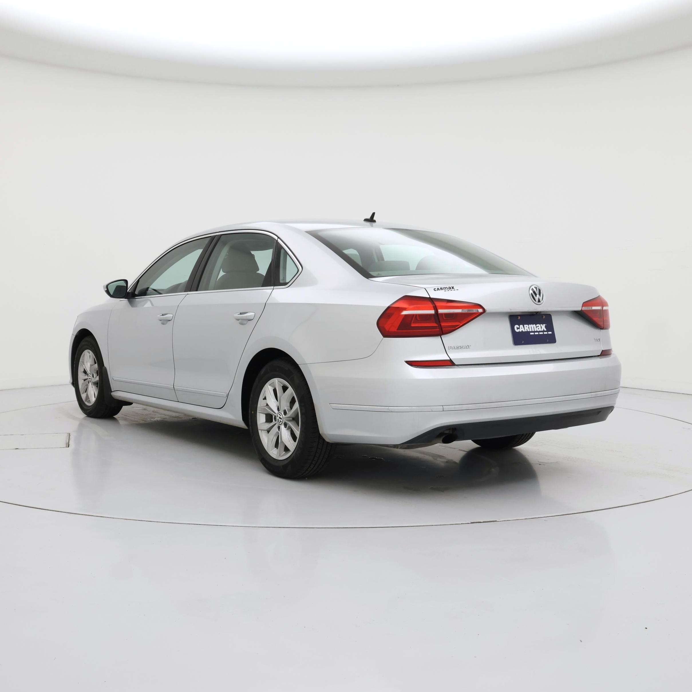 Thumbnail: 2016 Volkswagen Passat - 2