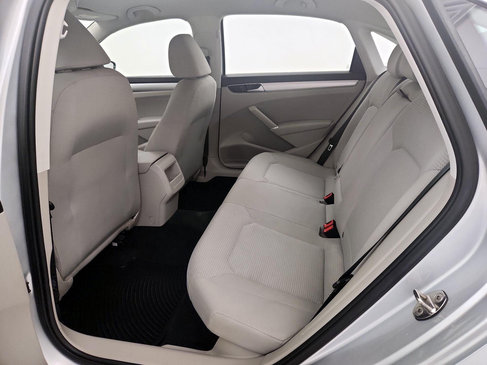 Thumbnail: 2016 Volkswagen Passat - 19
