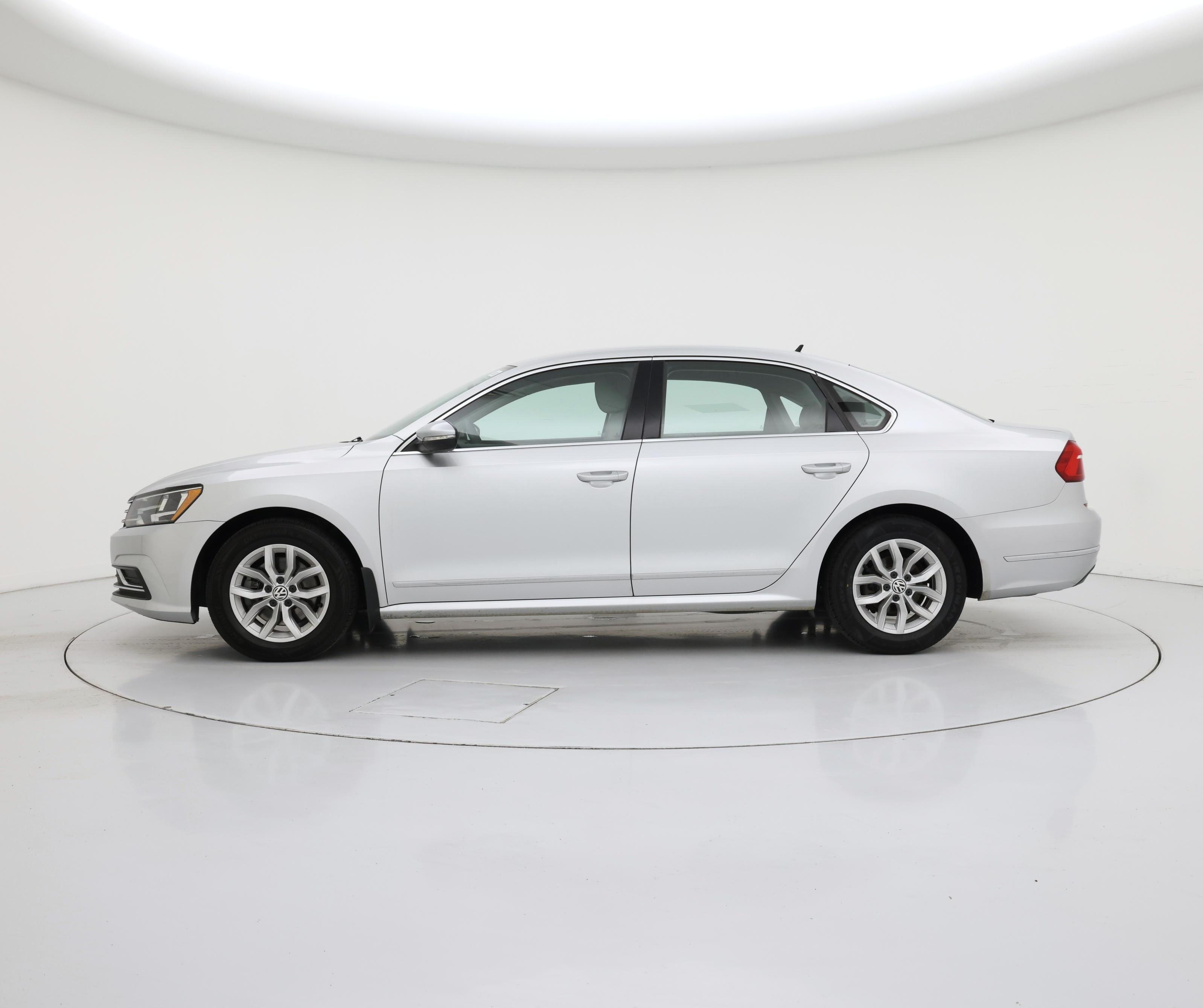 Thumbnail: 2016 Volkswagen Passat - 3