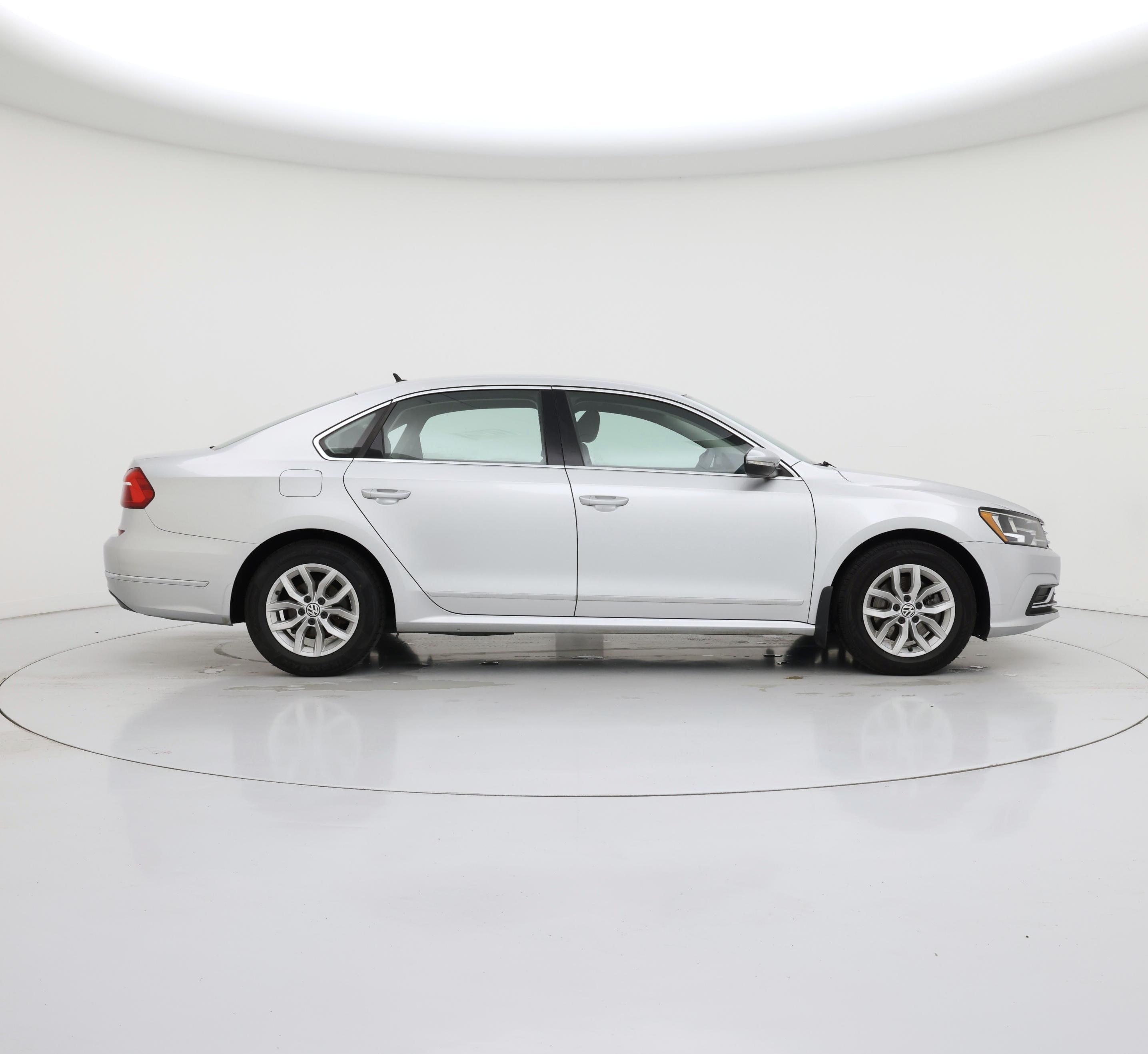 Thumbnail: 2016 Volkswagen Passat - 7