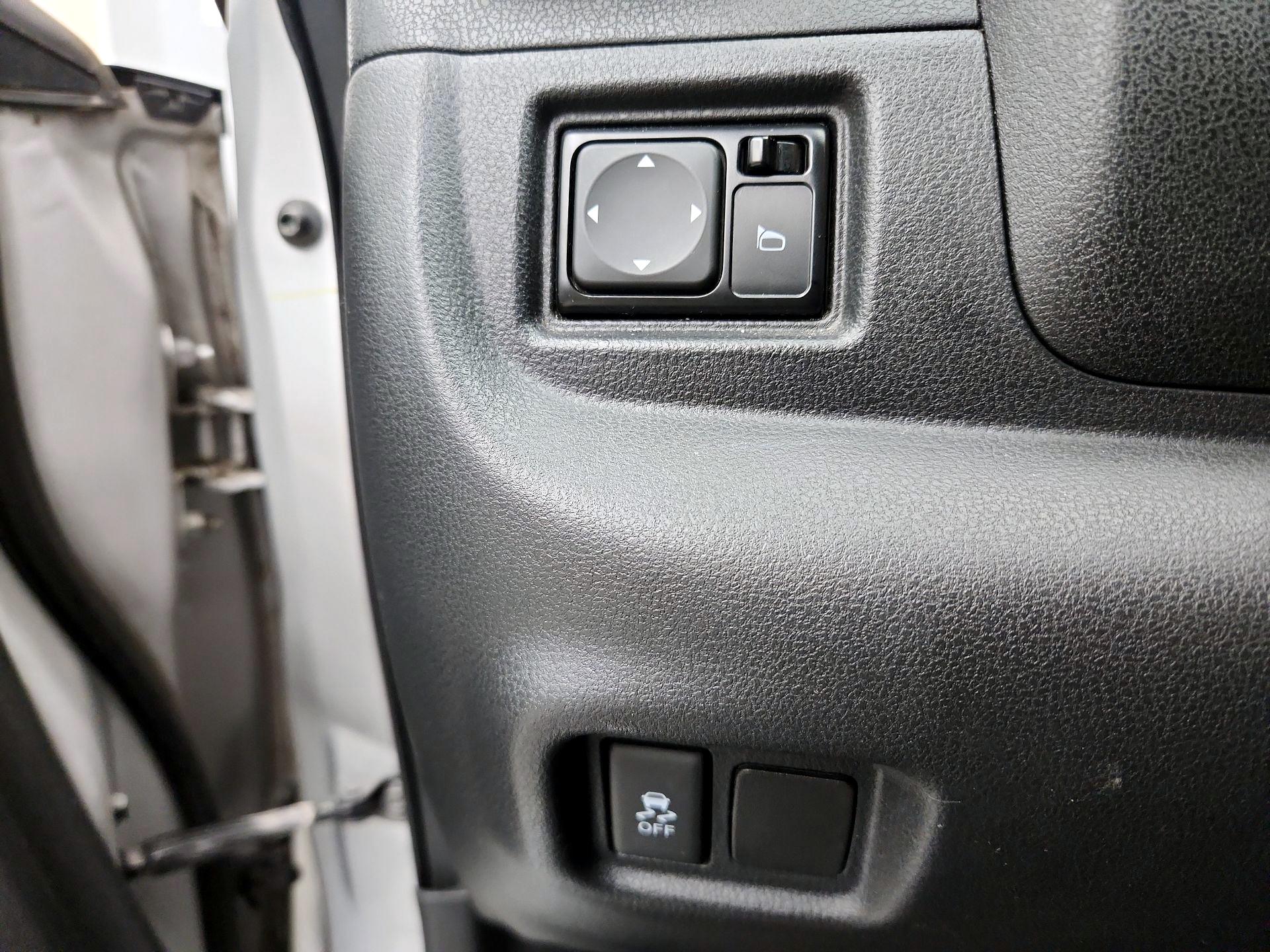 Thumbnail: 2015 Nissan Versa Note - 13