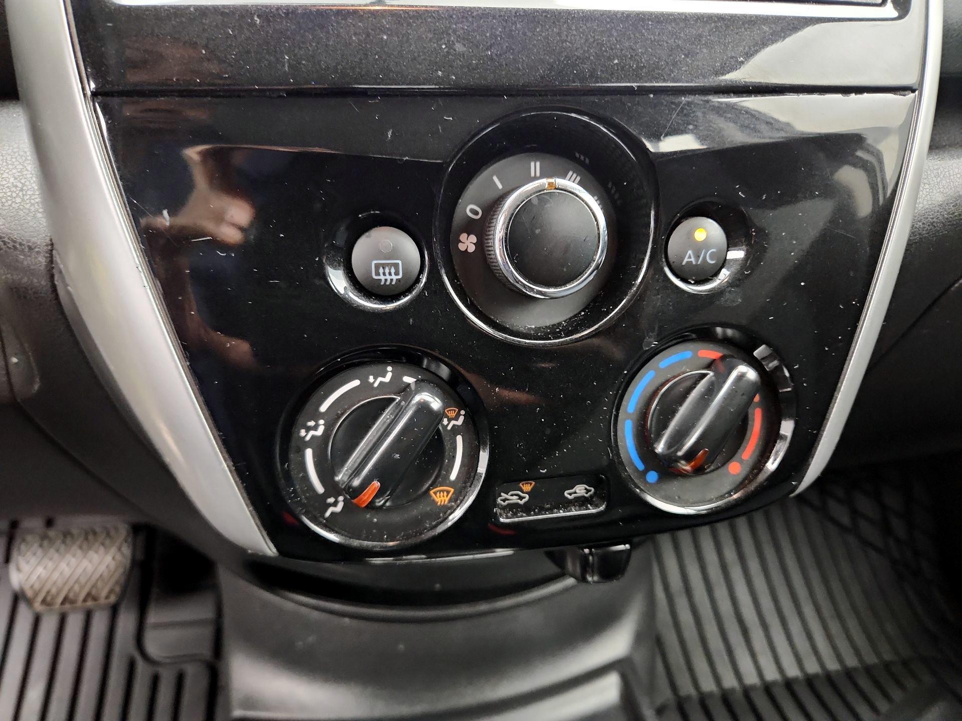 Thumbnail: 2015 Nissan Versa Note - 15