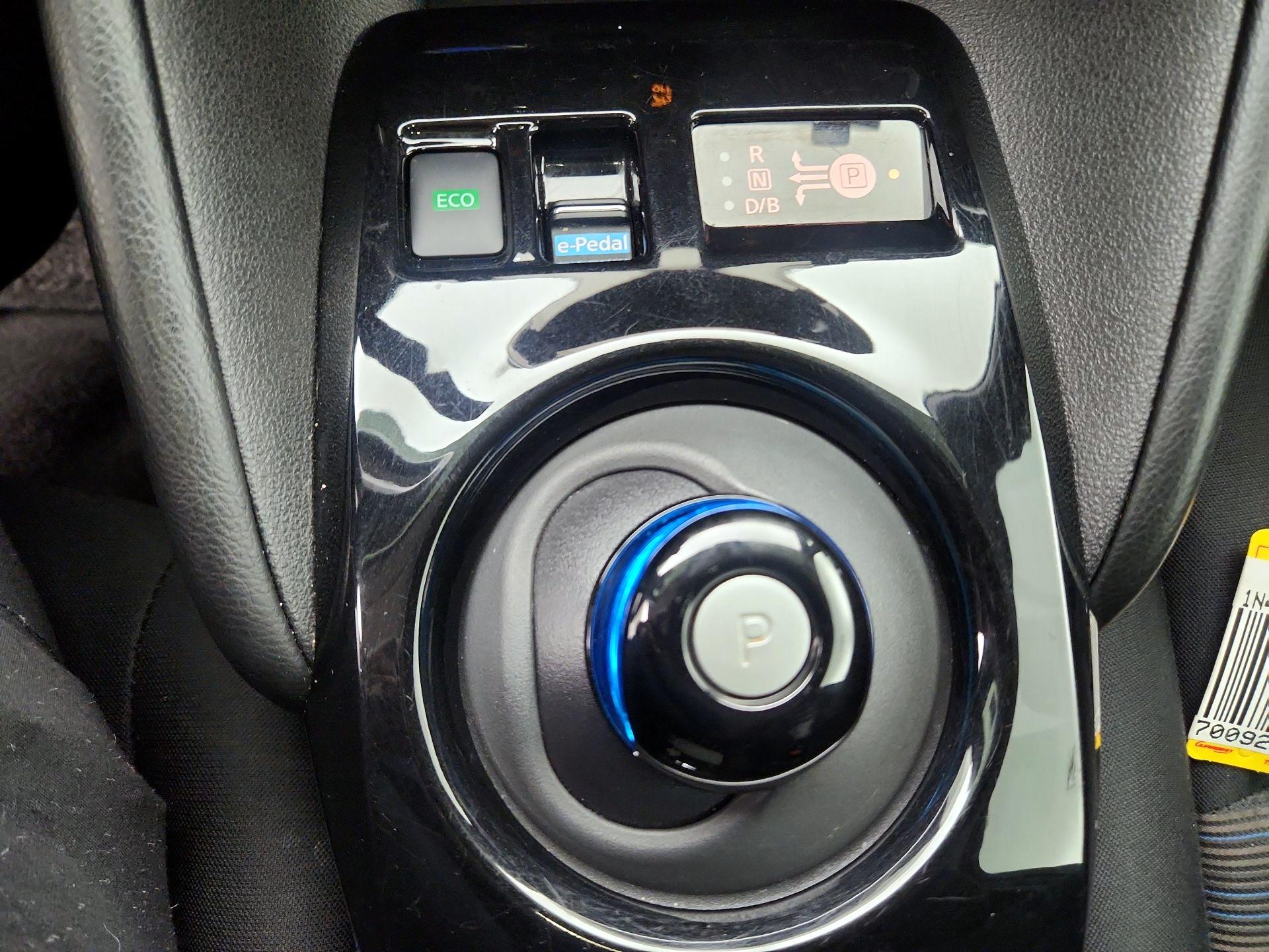 Thumbnail: 2021 Nissan Leaf - 17