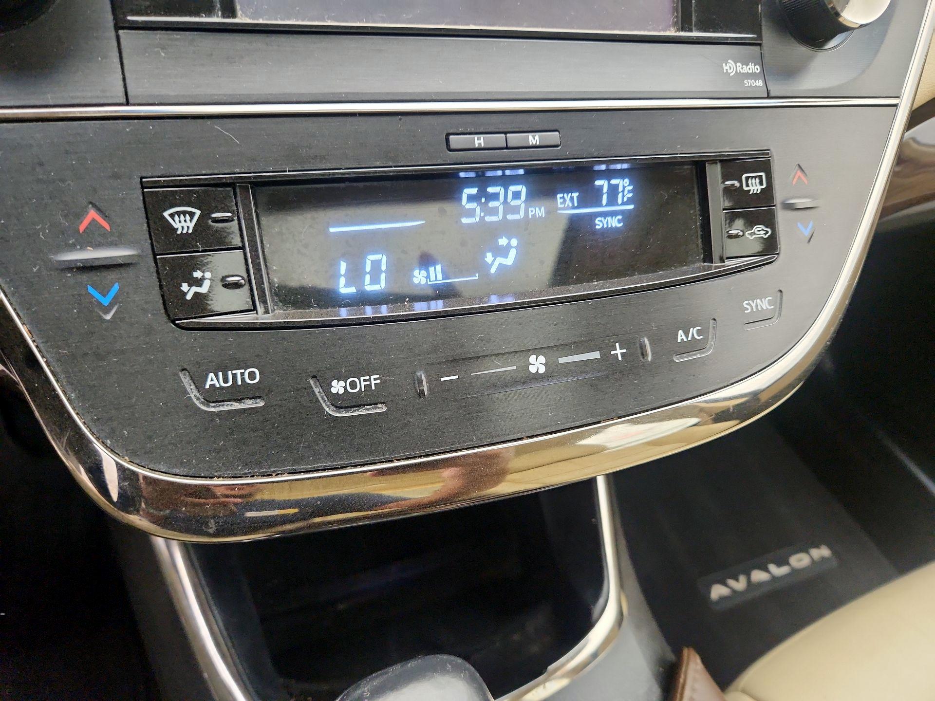 Thumbnail: 2014 Toyota Avalon - 16