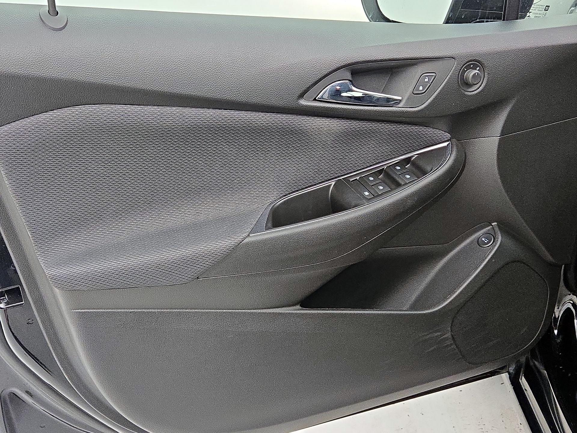 Thumbnail: 2019 Chevrolet Cruze - 12