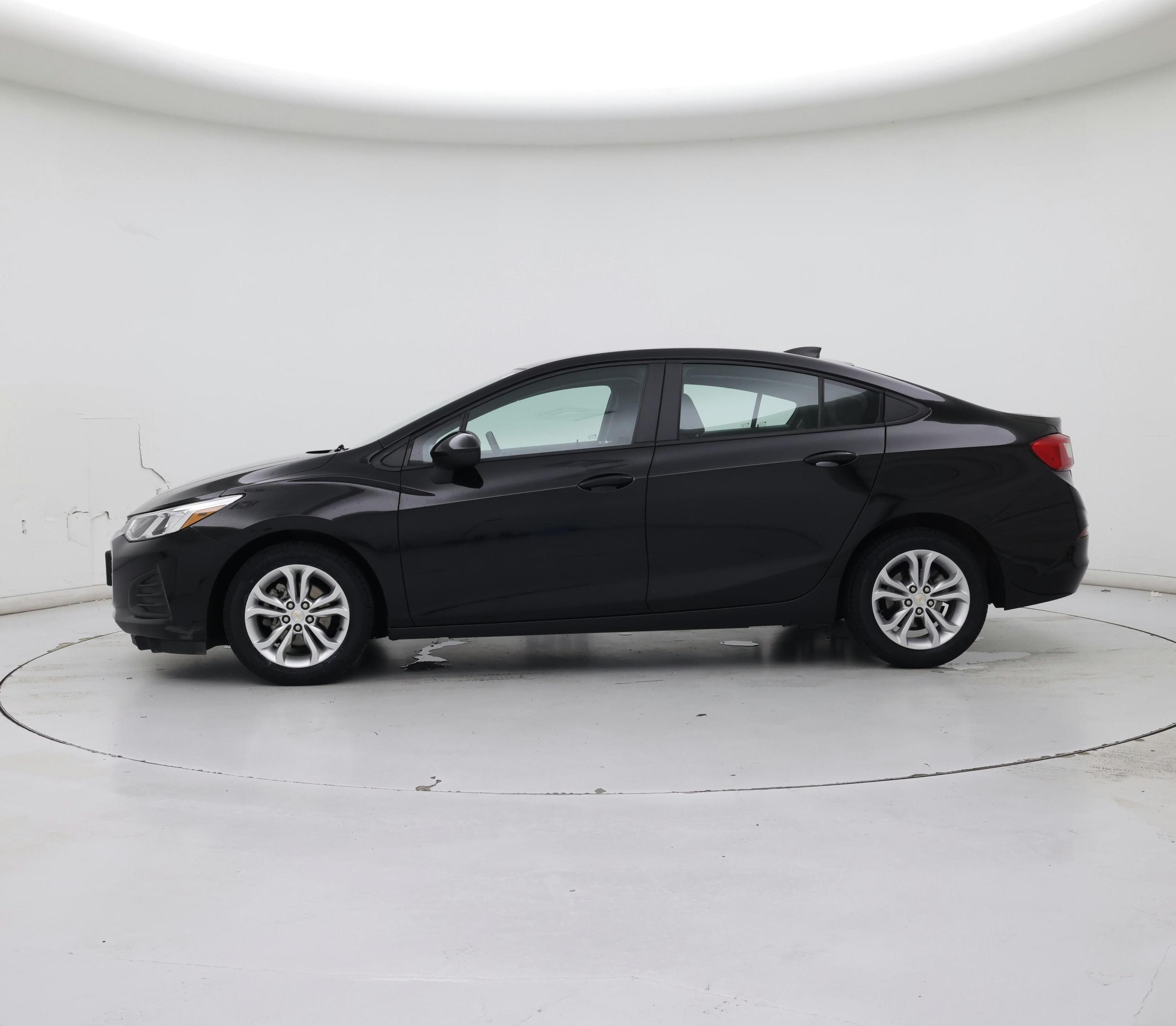 Thumbnail: 2019 Chevrolet Cruze - 3