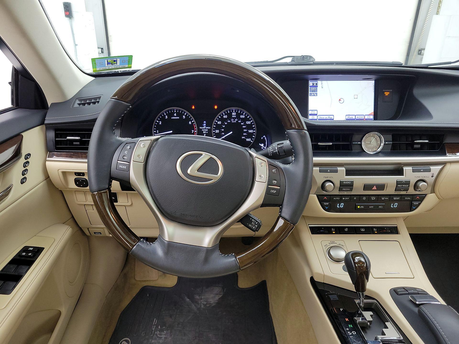 Thumbnail: 2014 Lexus ES - 10