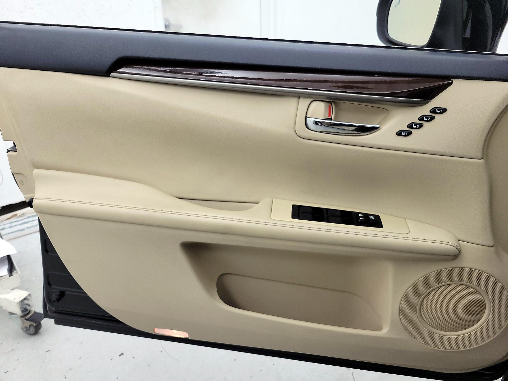 Thumbnail: 2014 Lexus ES - 12