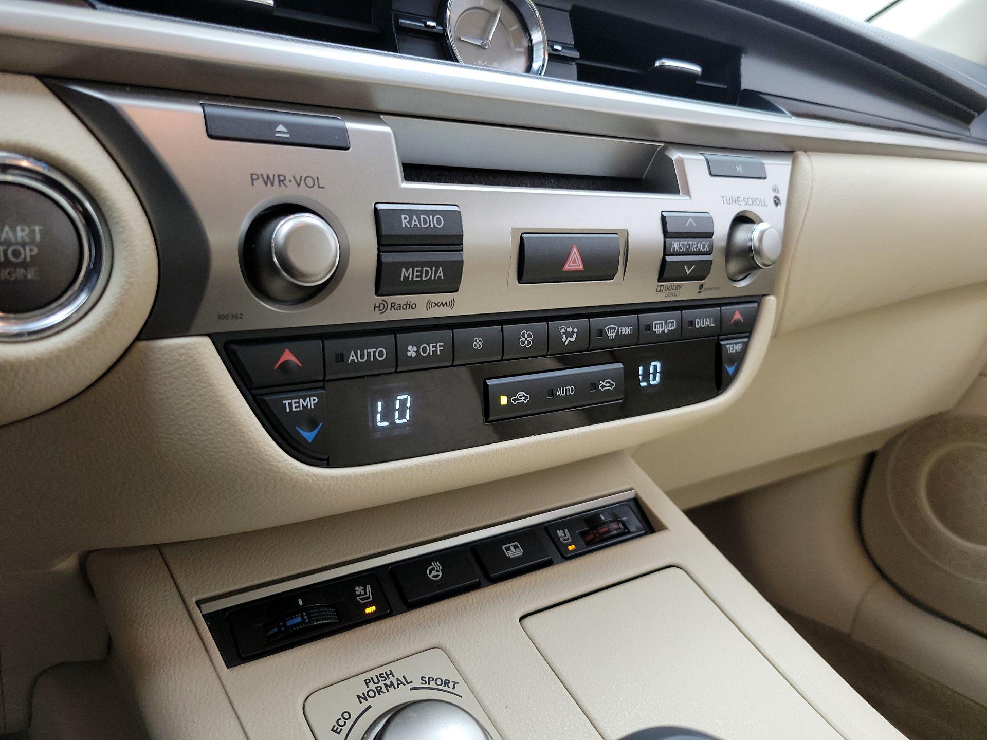 Thumbnail: 2014 Lexus ES - 17