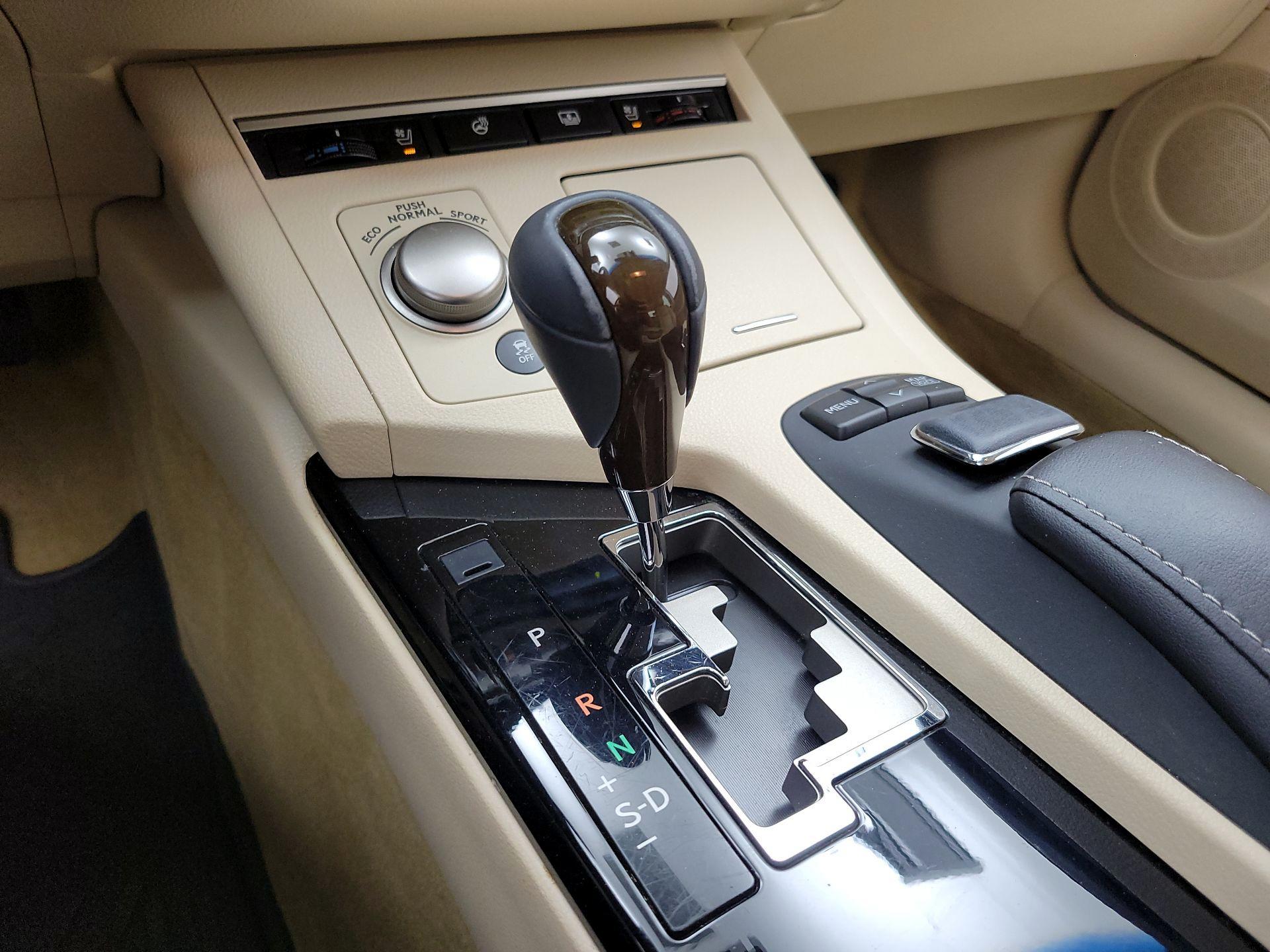 Thumbnail: 2014 Lexus ES - 18