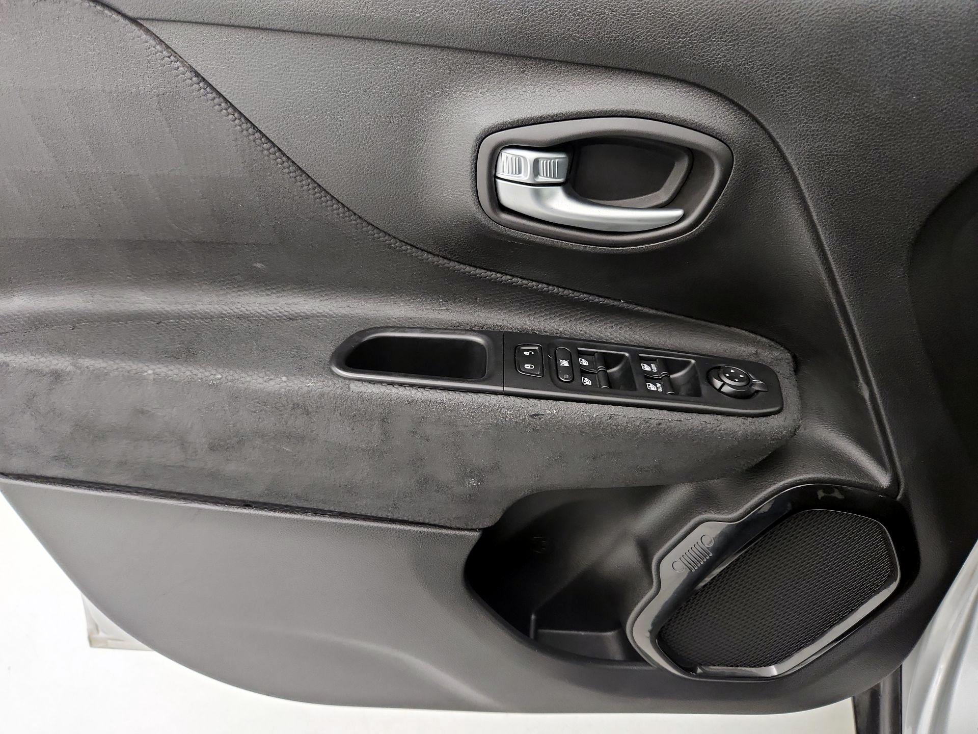 Thumbnail: 2017 Jeep Renegade - 12