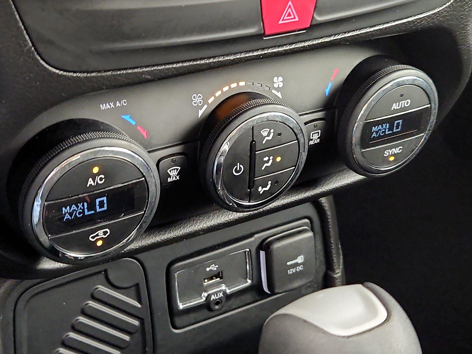 Thumbnail: 2017 Jeep Renegade - 16